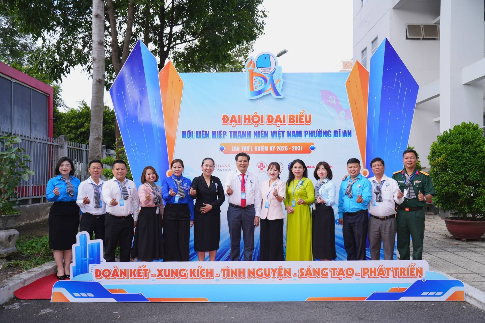 C&oacute; thể l&agrave; h&igrave;nh ảnh về c&aacute;i bục v&agrave; văn bản cho biết 'ĐẠI ĐẠIHỘIDĄIBIẾU HỘI ĐẠI BIỂU HỘI HỘILI&Ecirc;NHIỆPTHANH LI&Ecirc;N HIỆP THANH NI&Ecirc;N VI&Ecirc;T NAM PHƯƠNG| DI AN L&Agrave;N THỨI, NHIỆM KY 2026 2031 BANK OMETEIN ONDA .-&lambda;-Ά&alpha;&tau;&mu;&Omega;.&Rho;&Alpha; ĐO&Agrave;NJKẾT- XUNG Kί&sigmaf;&Eta;- T&Igrave;NH NGUYỆN S&Aacute;NG TẠO &Nu;&Nu;&iota;-&Tau;&Nu;&Eta;.&Nu;&sigma;&Nu;&Nu;-&Nu;-&Rho; PH&Aacute;T O-PH&Aacute;TTRI&Ecirc;N TRI&Ecirc;N'