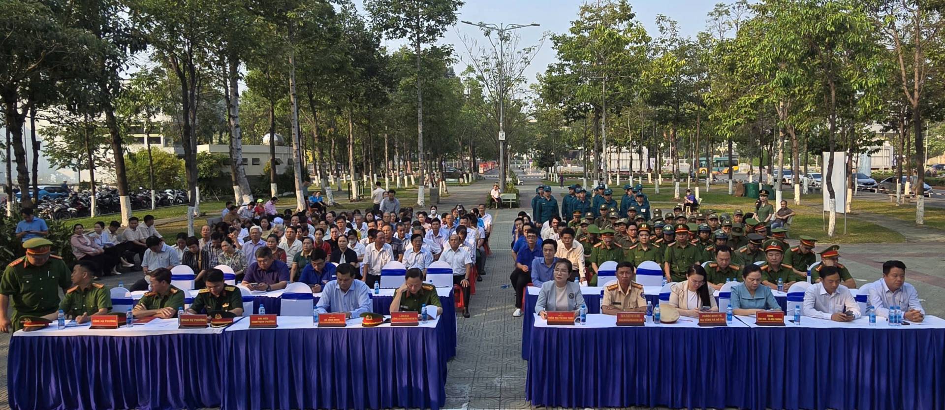 C&oacute; thể l&agrave; h&igrave;nh ảnh về b&agrave;n