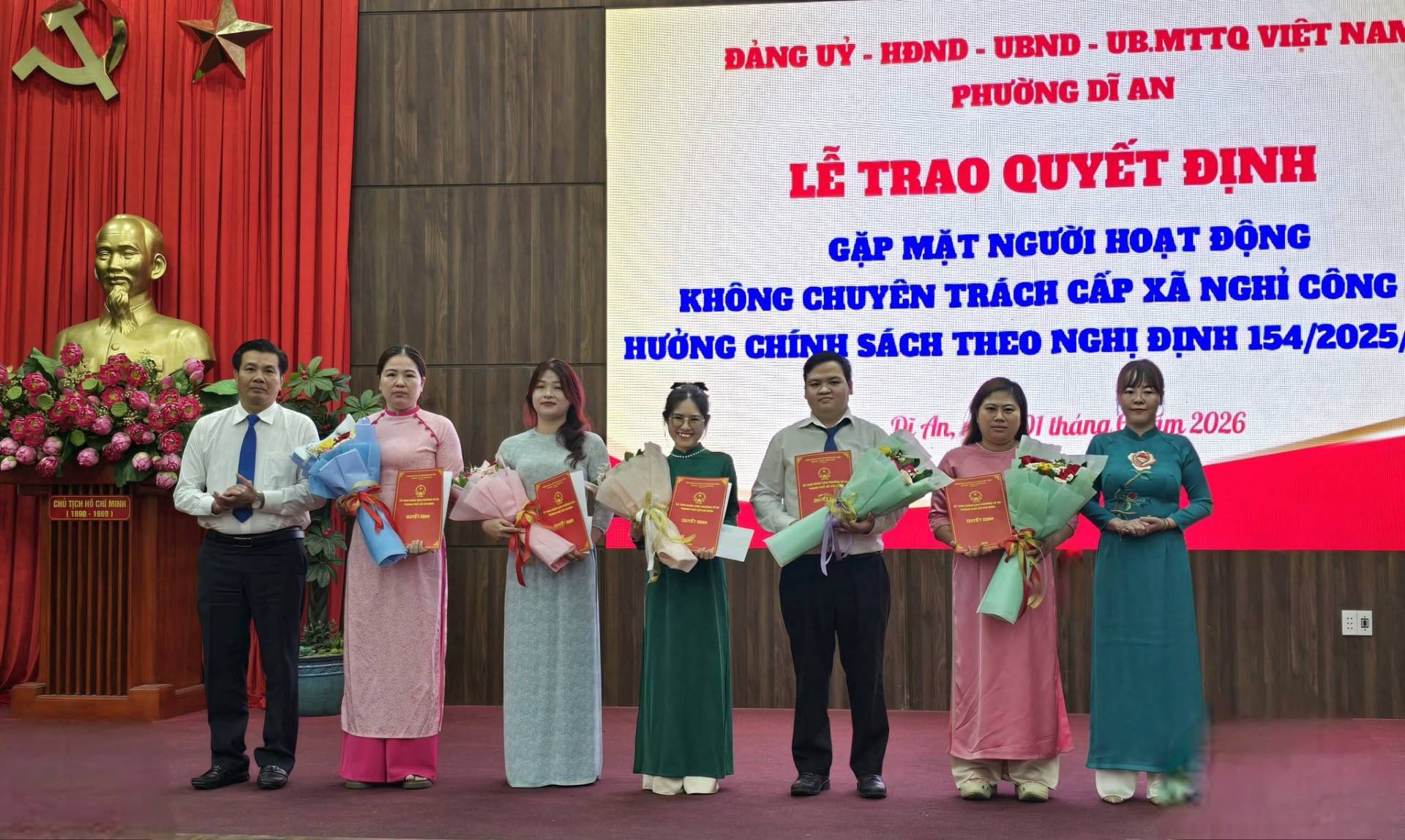 C&oacute; thể l&agrave; h&igrave;nh ảnh về đền thờ v&agrave; văn bản cho biết 'Đ&Agrave;NGUY ĐẢNG UY HDND UBND PHƯỜNG DĨ AN UBMTTO VIỆT NA LỄ TRAO QUYẾT ĐỊNH GẶP MẶT NGƯỜI HOAT ĐỘNG KH&Ocirc;NG CHUYỀN TR&Aacute;CH CẤP X&Atilde; NGH&Igrave; C&Ocirc;NG HƯỞNG &Theta;HΊ&Nu;H S&Aacute;CH O NGHI ĐỊNH 154/2025 NTE An, 01 th&aacute;ng im 2026'