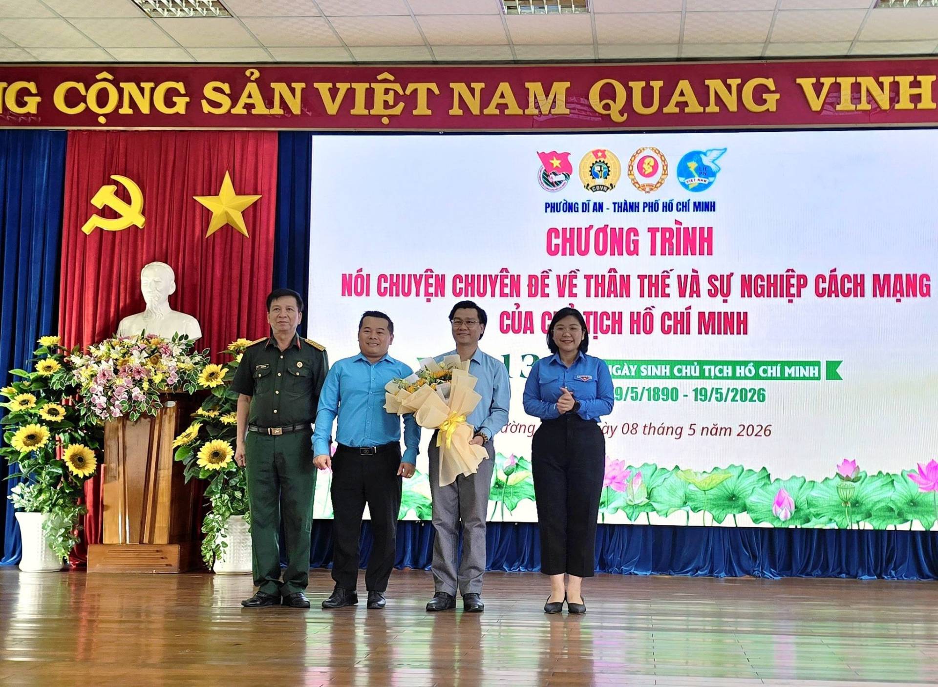 Có thể là hình ảnh về văn bản cho biết 'Fa G CỘNG SẢN VIỆT NAN QUANG VINH ב ملمست PHƯỜNGDÃAN THÀNH ฺดี CHI MINH CHƯƠNG TRÌNH NÓI CHUYỆN CHUYÊN ĐỀ VỀ THÂN THẾ VÀ SỰ NGHIỆP CÁCH MẠNG CỦA TỊCH HỒ CHÍ MINH जचा IGÀY SINH CHỦ nΣH HỒ CHÍ MINH 9/5/1890- 19/5/2026 dong ày 08 tháng 5 năm 2026'