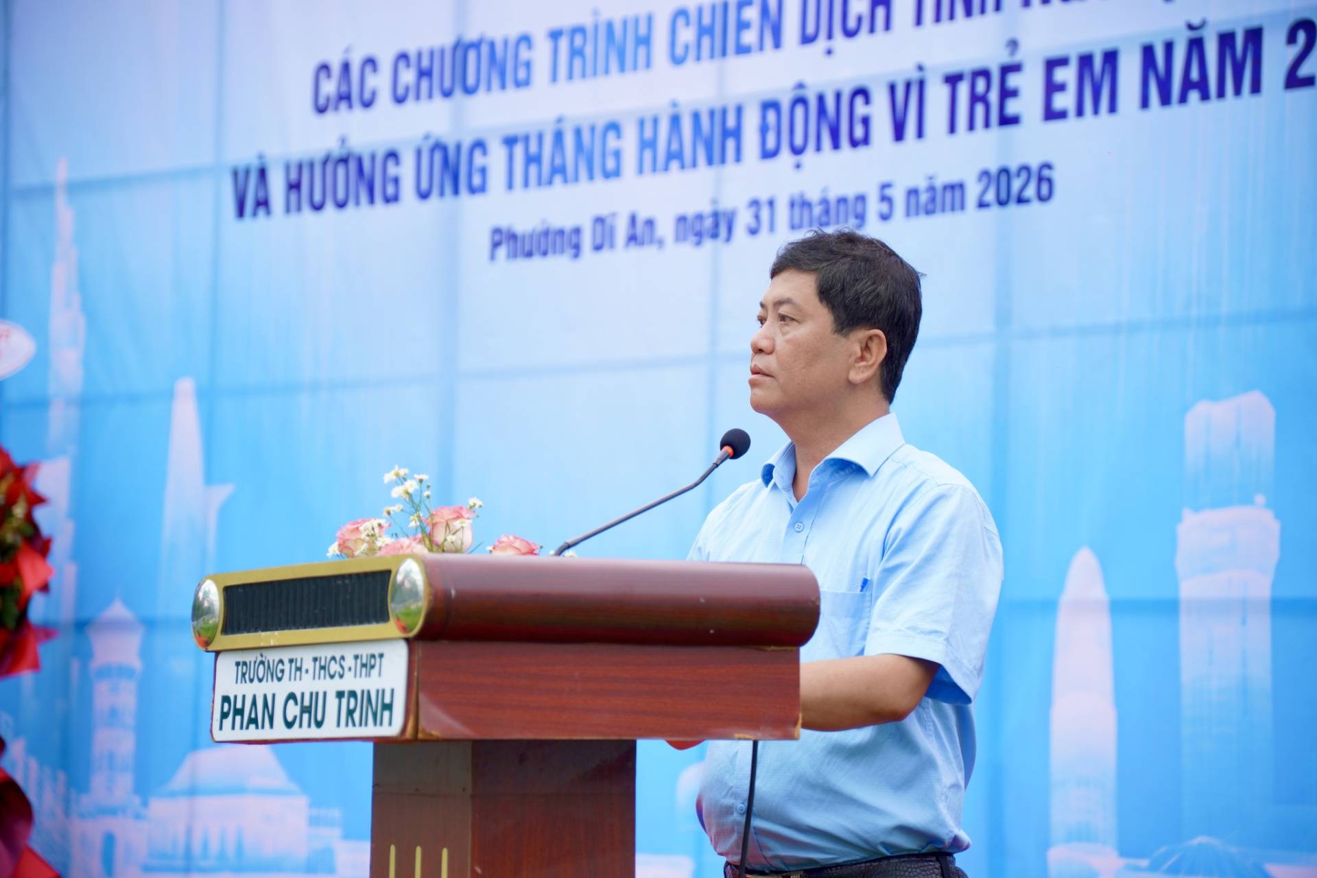 Có thể là hình ảnh về một hoặc nhiều người và văn bản cho biết 'CAC CHƯƠNG TRÌNH CHIEN DiCN VÀ HƯỞNG ỨNG THÁNG HÀNH ĐỘNG vÌ ΤE EM NĂM 2 Phương Di Aл, ngày 31 tháng 5 năm 2026 TRƯÔNG TH- THCS-THPT -THCS. TRƯỜNGTH-THCS-THPT TИPT PHANCHUTRINH PHAN CHU TRINH'