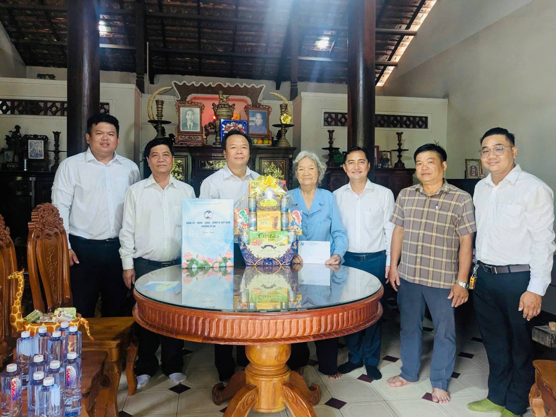 C&oacute; thể l&agrave; h&igrave;nh ảnh về một hoặc nhiều người