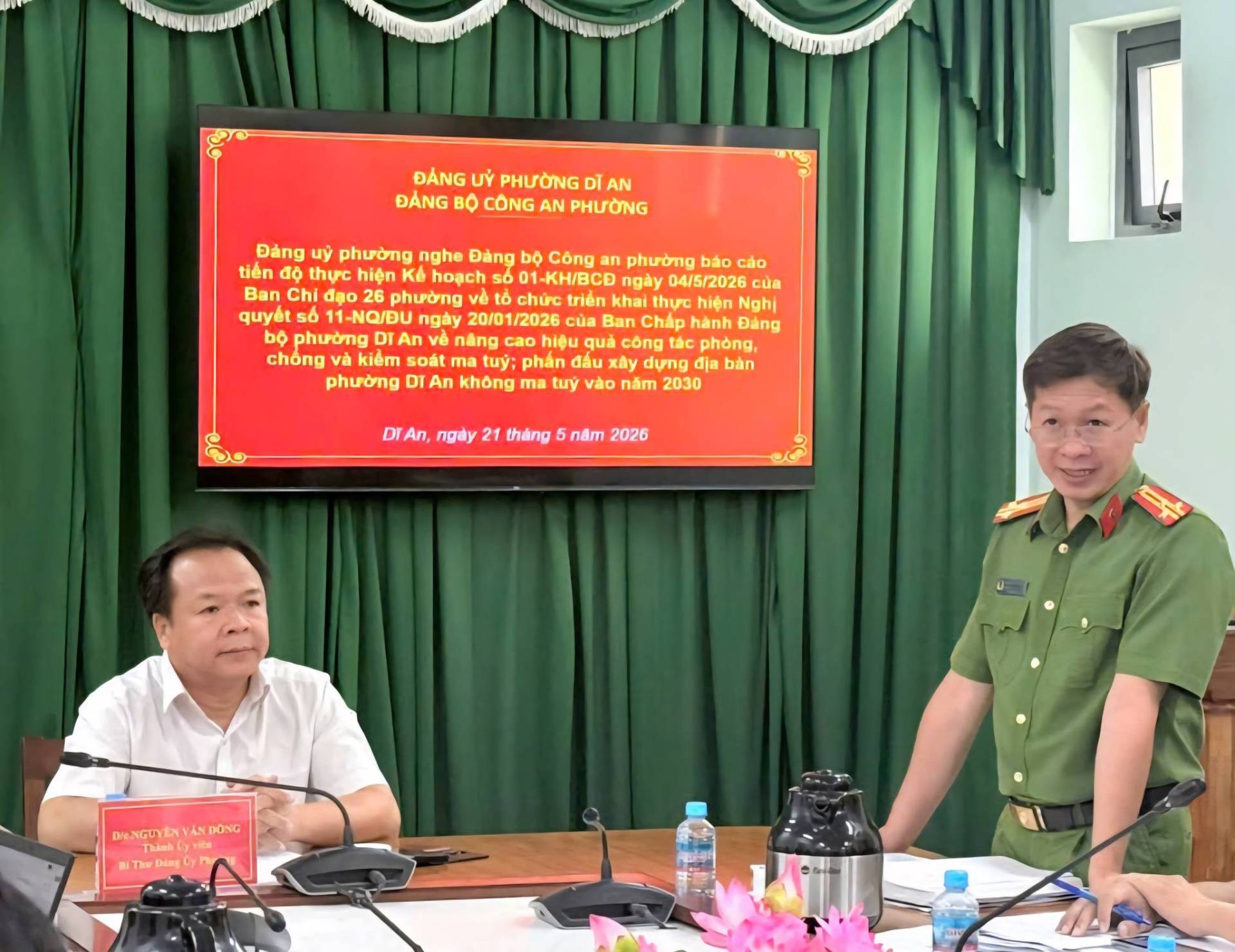 C&oacute; thể l&agrave; h&igrave;nh ảnh về &lrm;một hoặc nhiều người, c&aacute;i bục v&agrave; &lrm;văn bản cho biết '&lrm;Đ&Aacute;NG &upsilon;ή PHƯỜNG AN Đ&Aacute;NG Bo C&Ocirc;NG AN PHƯỜNG Đ&aacute;ng phường nghe Đ&agrave;ng bộ C&ocirc;ng ar an phường b&aacute;o cảo tiền thực hiện hoạch bạch so 01-KH/CE ng&agrave;y 04/5/2026 của Chi đạo phường chức tri&ecirc;n khai thực hiện Nghị quyết 11-NQ/ĐU ng&agrave;y 20/01/2026 c&ugrave;a Ban Chấp h&agrave;nh Đ&aacute;ng phưởng DIAr năng ph&ograve;ng, ch&ocirc;ng kiểm so&aacute;t ma tuỷ: phản đấu x&acirc;y dựng phường An kh&ocirc;ng ma tuỷ v&agrave;o n&aacute;m 2030 DrAn, ng&agrave;y 21 th&aacute;ng 5 ลี 2026 DIENGUYANYAN الای DONG DINGUYE T หรชัาส Tke Đsnng&lrm;'&lrm;&lrm;