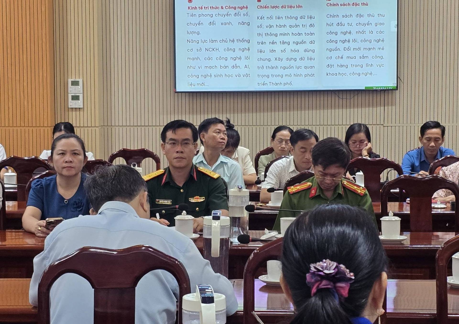 C&oacute; thể l&agrave; h&igrave;nh ảnh về một hoặc nhiều người, mọi người đang học v&agrave; văn bản cho biết 'Kinh thứa nứa C&ocirc;ngngh nghệ Ti&ecirc;n phong chuy&ecirc;n chuyến đ&ocirc;i xanh, Chiến lược lượng năng thủ Kết nỗi li&ecirc;n th&ocirc;ng di liệu sổ: vạn h&agrave;nh quần N&atilde;ng chủ| đỏ th&ocirc;ng Ch&iacute;nh s&aacute;ch đặc đầu chuyển giao thu tr&ecirc;n o&agrave;n c&ocirc;ng tảng nguồn dữ thống NCKH, c&ocirc;ng nghệ mạnh, c&aacute;c cong nghe mạch ban dan. liệu nhất như nghệ chung cάc c&ocirc;ng nghệ d&ugrave;ng แย็น nguồn, c&ocirc;ng nghệ sinh nọc DC liệumdi... vặt nguồn mạnh sốm cong, quan trọng trong tri&ecirc;n Th&agrave;nh pho. h&igrave;nh ph&aacute;t đặt h&agrave;ng trong c&ocirc;ng ۱RAUARJT ほ 스민1 月品り'