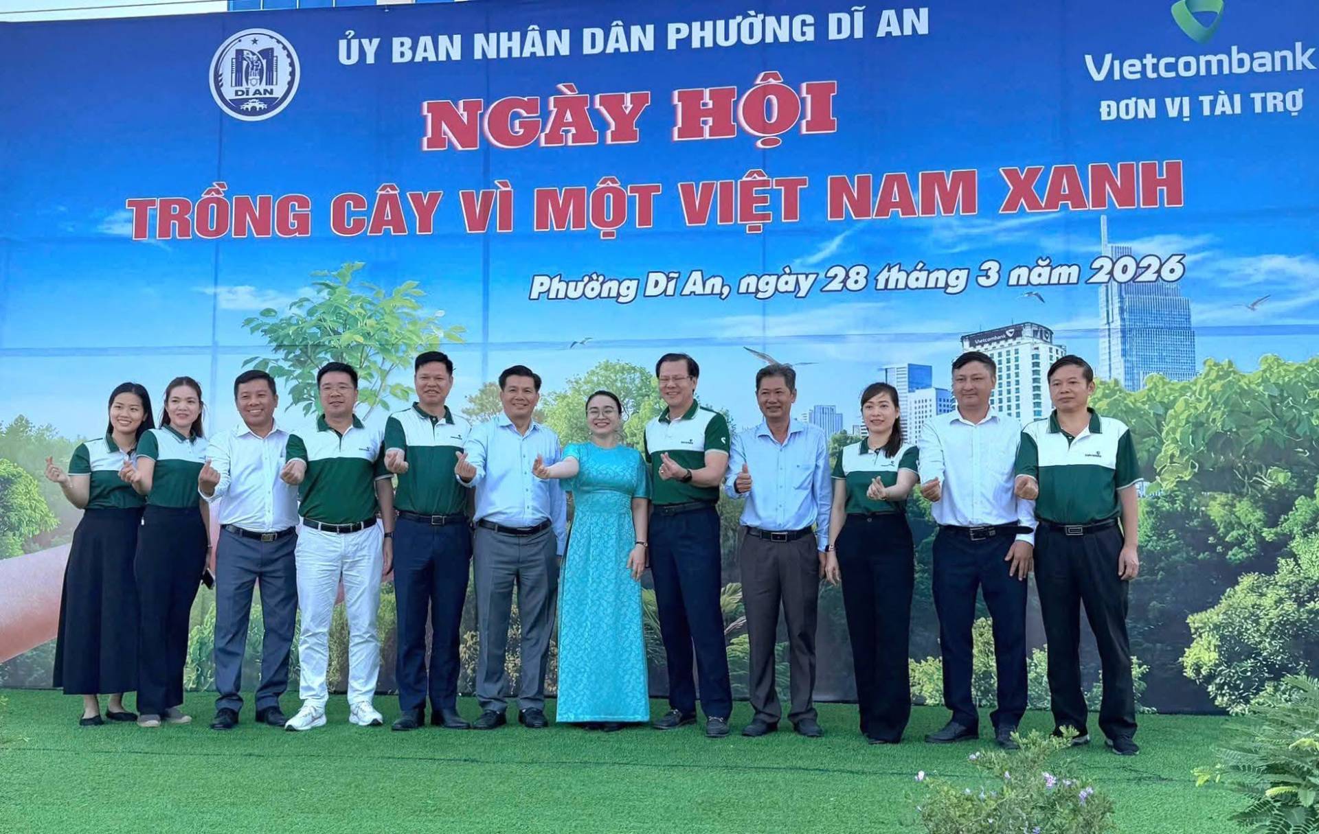 C&oacute; thể l&agrave; h&igrave;nh ảnh về văn bản cho biết 'DIAN Vietcombank ĐƠN VỊ TẢI TRỢ ỦY BAN NH&Acirc;N D&Acirc;N PHƯỜNG DĨ AN NG&Agrave;Y HỘI TRỒNG C&Acirc;Y V&Igrave; MỘT VIỆT NAM XANH Phưởng Di DiAn, An, ng&agrave;y 28 th&aacute;ng 3 năm 2026'