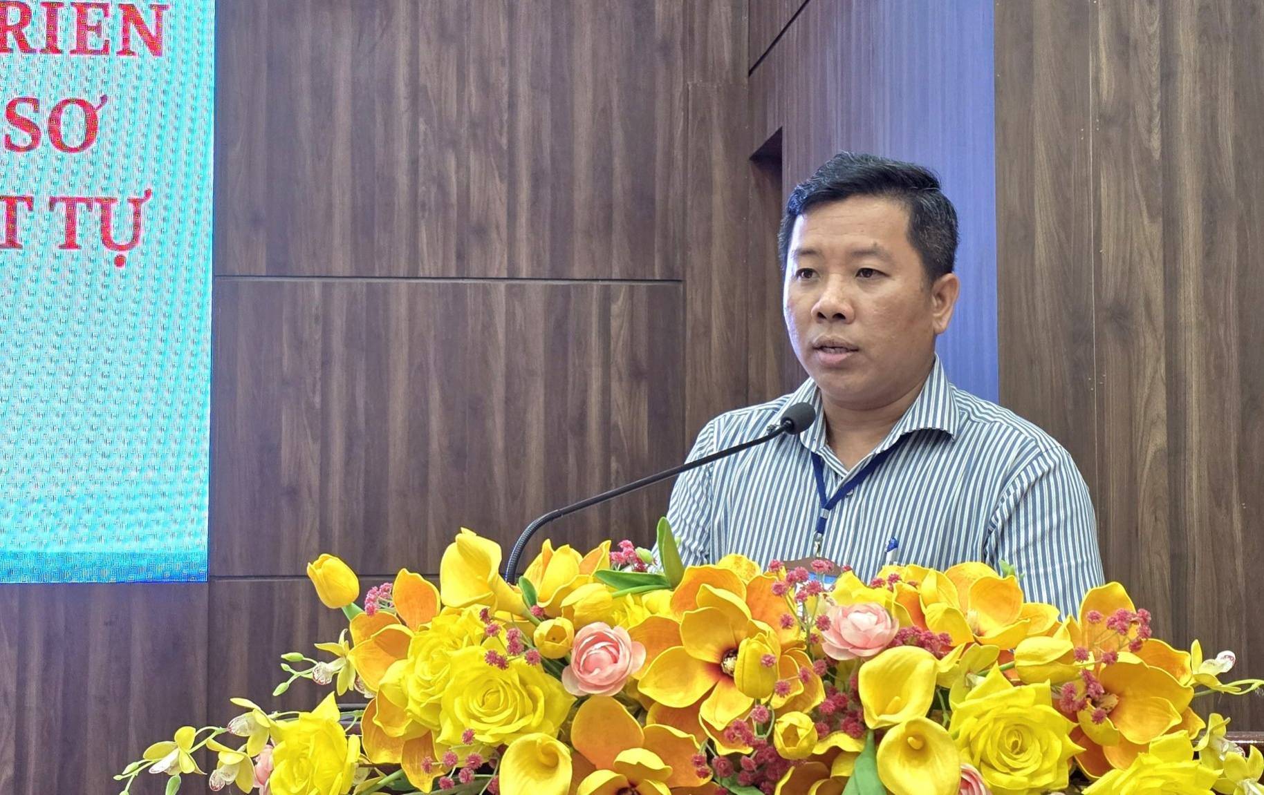 C&oacute; thể l&agrave; h&igrave;nh ảnh về c&aacute;i bục v&agrave; văn bản cho biết 'RIEN sơ TTỰ'