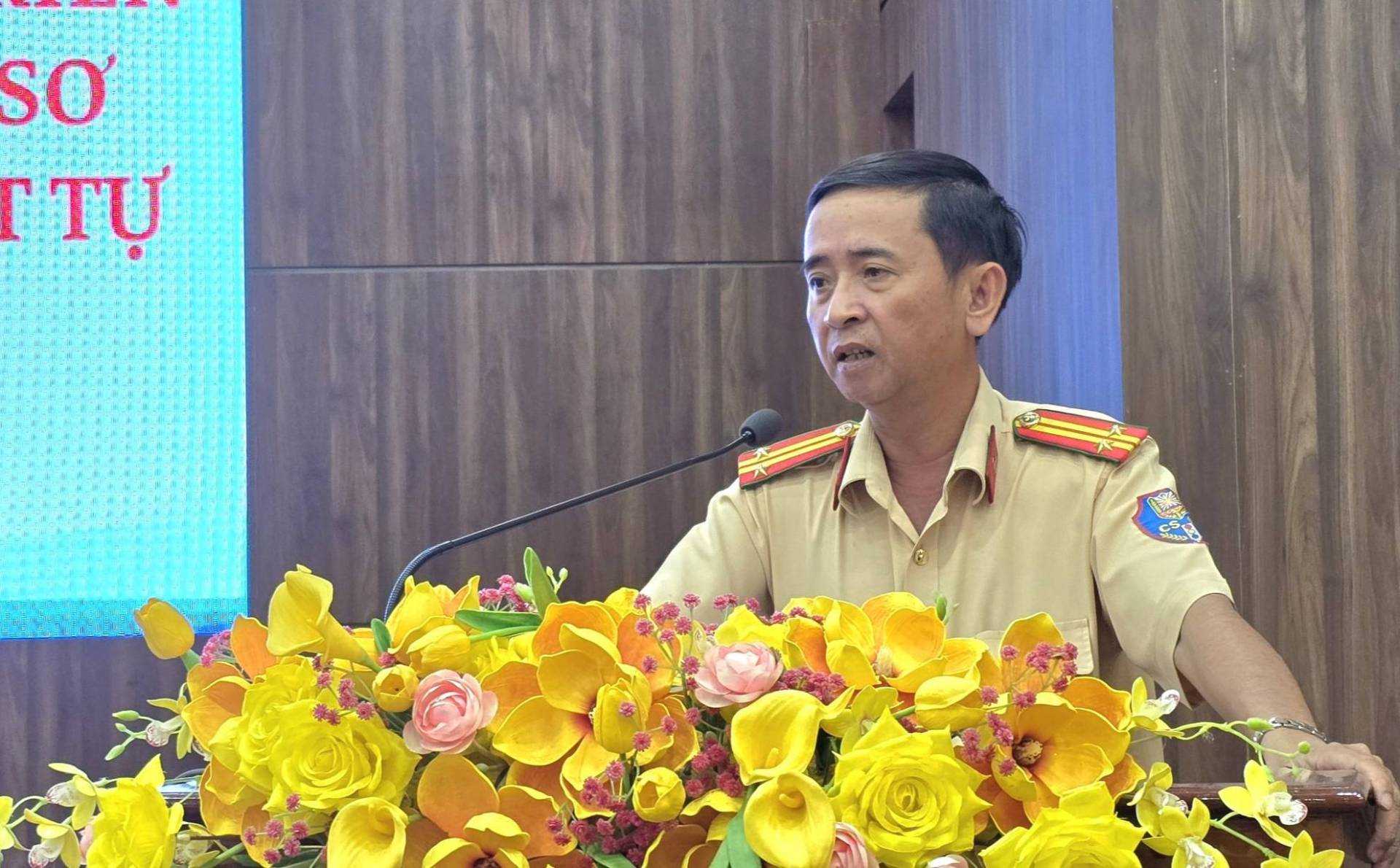 C&oacute; thể l&agrave; h&igrave;nh ảnh về c&aacute;i bục v&agrave; văn bản cho biết 'Sơ r TTỰ し'