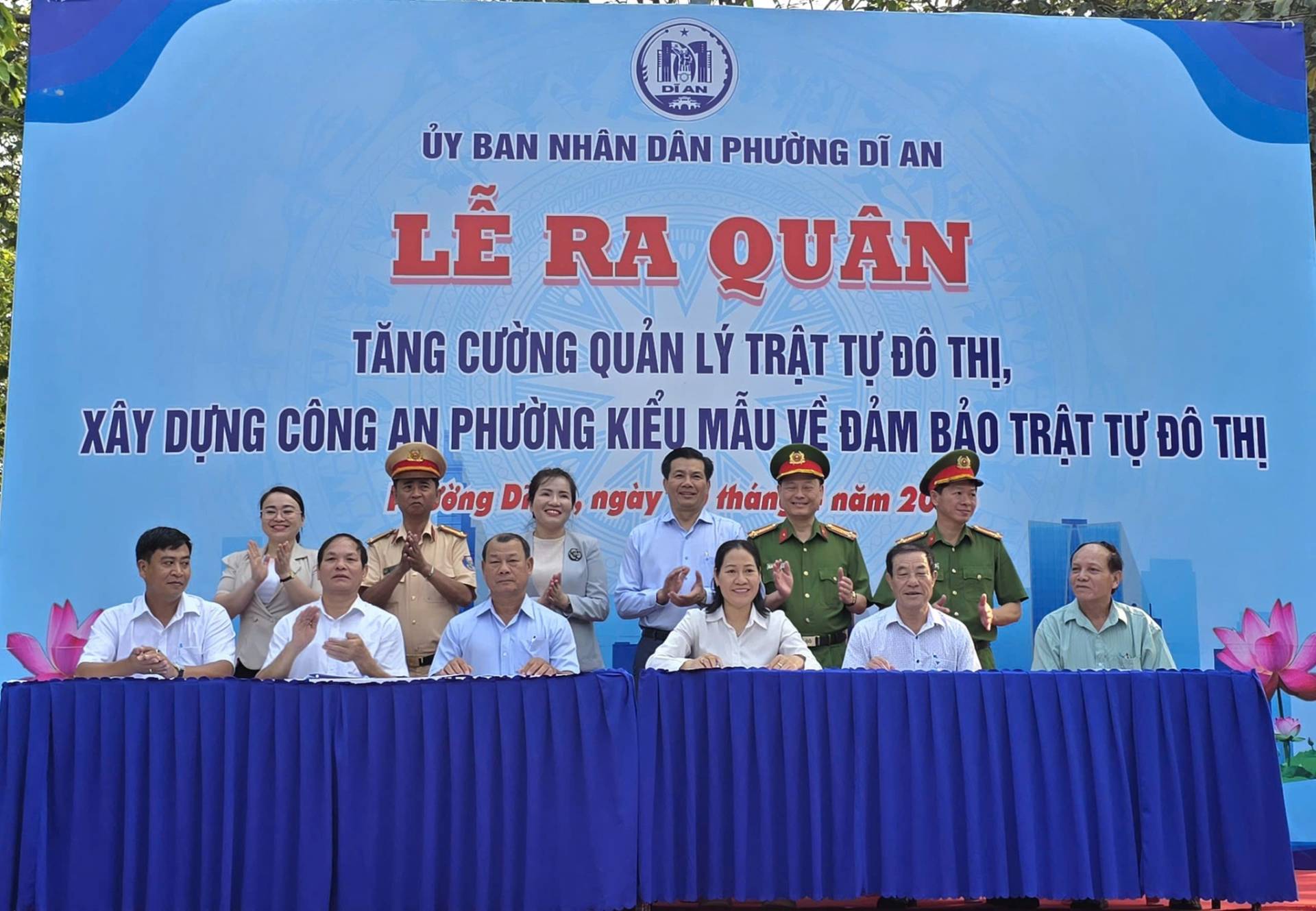 C&oacute; thể l&agrave; h&igrave;nh ảnh về văn bản cho biết 'DĨAN ỦY BAN NH&Acirc;N D&Acirc;N PHƯỜNG DĨ AN LỄ RA QU&Acirc;N TĂNG CƯỜNG QUẢN L&Yacute; TRẬT TỰ Đ&Ocirc; THỊ, X&Acirc;Y DỰNG C&Ocirc;NG AN PHƯỞNG KIỂU MẪU VỀ ĐẢM BẢO TRẬT TỰ TỰĐ&Ocirc; Đ&Ocirc; THỊ năm 20 ởng Di ng&agrave;y th&aacute;n'