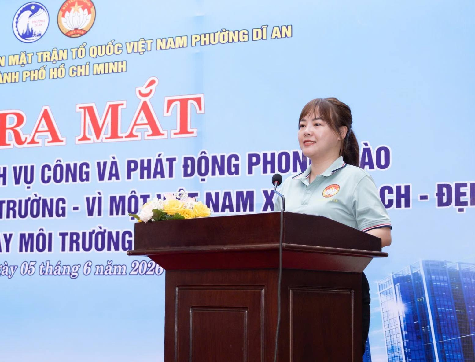 Có thể là hình ảnh về văn bản cho biết 'C I MẶT TRẬN TỔ QUỐC VIỆT NAM PHƯỞNG DĨ AN INH PHỐ HỒ CHÍ MINH RA MẮT 1 VỤ CÔNG VÀ PHÁT ĐỘNG PHON TRƯỜNG VÌ MỘT - NAM X Y MÔI TRƯỜNG ây 05 tháng 6 năm 2026 ÀO CH-ĐẸ CH ĐẸI'