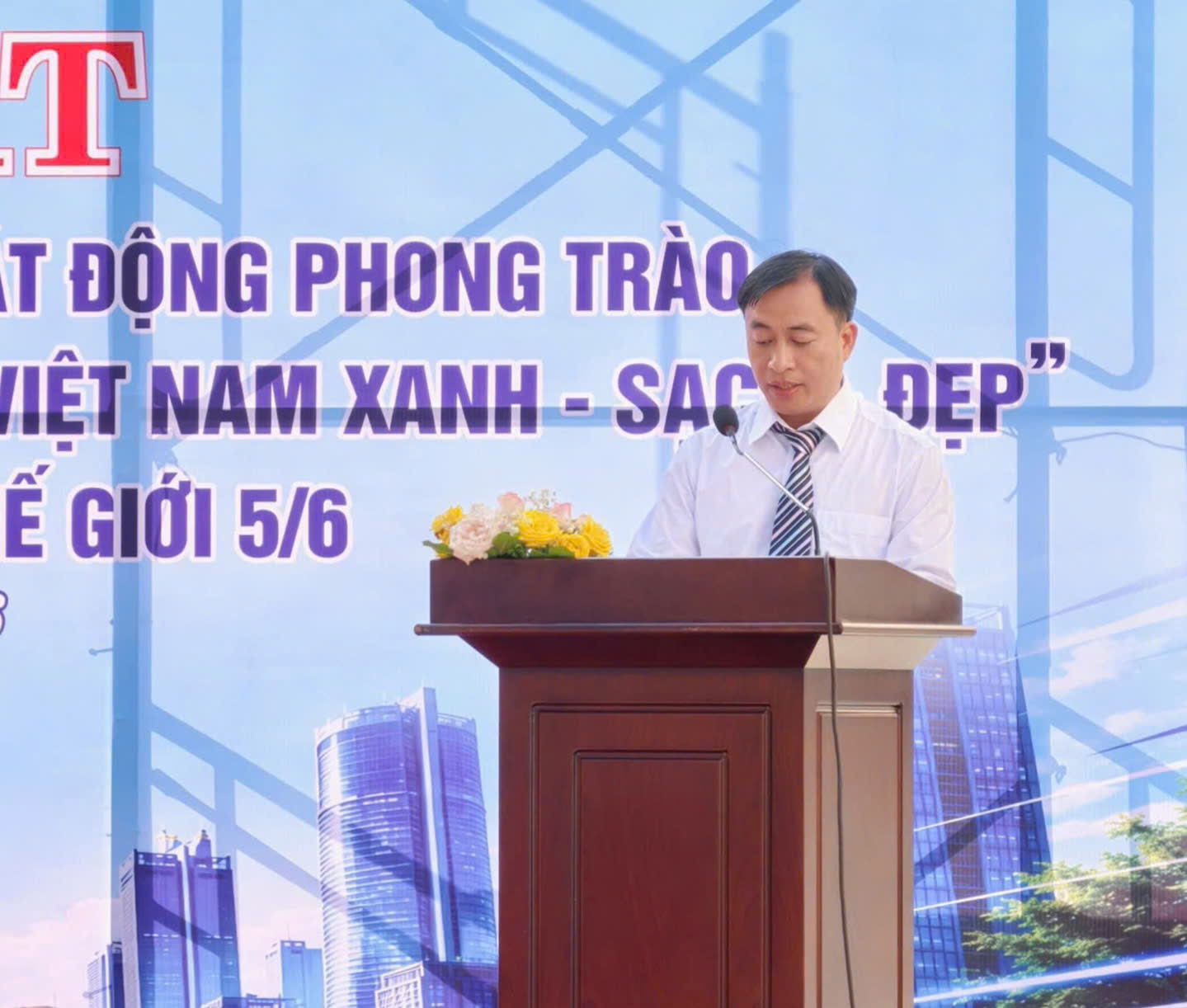 Có thể là hình ảnh về văn bản cho biết 'T T ĐỘNG PHONG TRÀO IỆT NAM XANH-SA SAC XANH Ế GIỚI 5/6 ĐEP'