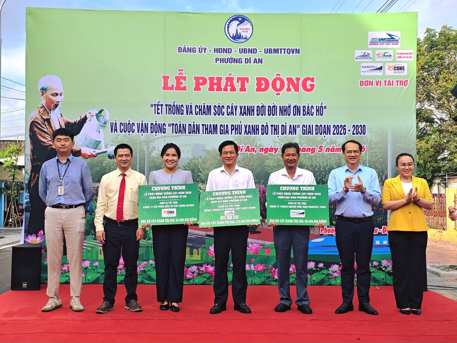 Có thể là hình ảnh về một hoặc nhiều người và văn bản cho biết 'r4社 MANSOLL CONS ĐẢNG ỦY HDND UBND UBMTTQVN PHƯỞNG DI AN LỄ PHÁT ĐỘNG "TET TRỐNG VÀ CHĂM SÓC CÂY XANH NHỚ BÁC HỐ" VÀ CUỘC VẬN ĐỘNG "TOÀN DÂN THAM GIA PHỦ XANH ĐÔ THI İAN" GIAI ĐOẠN 2026 2030 ĐƠN VỊ TẢI TRỢ 目 ¡An, ngày áng 5 năm CHƯƠNG TRINK HTO ΡΗECί TER TRINH He COAS CHƯƠNG TRINH 動乳美 PURk SLNE . ا mcA MOEI 新日業18 門即咖江健東美家用 .PEH Phom D-D JFF'