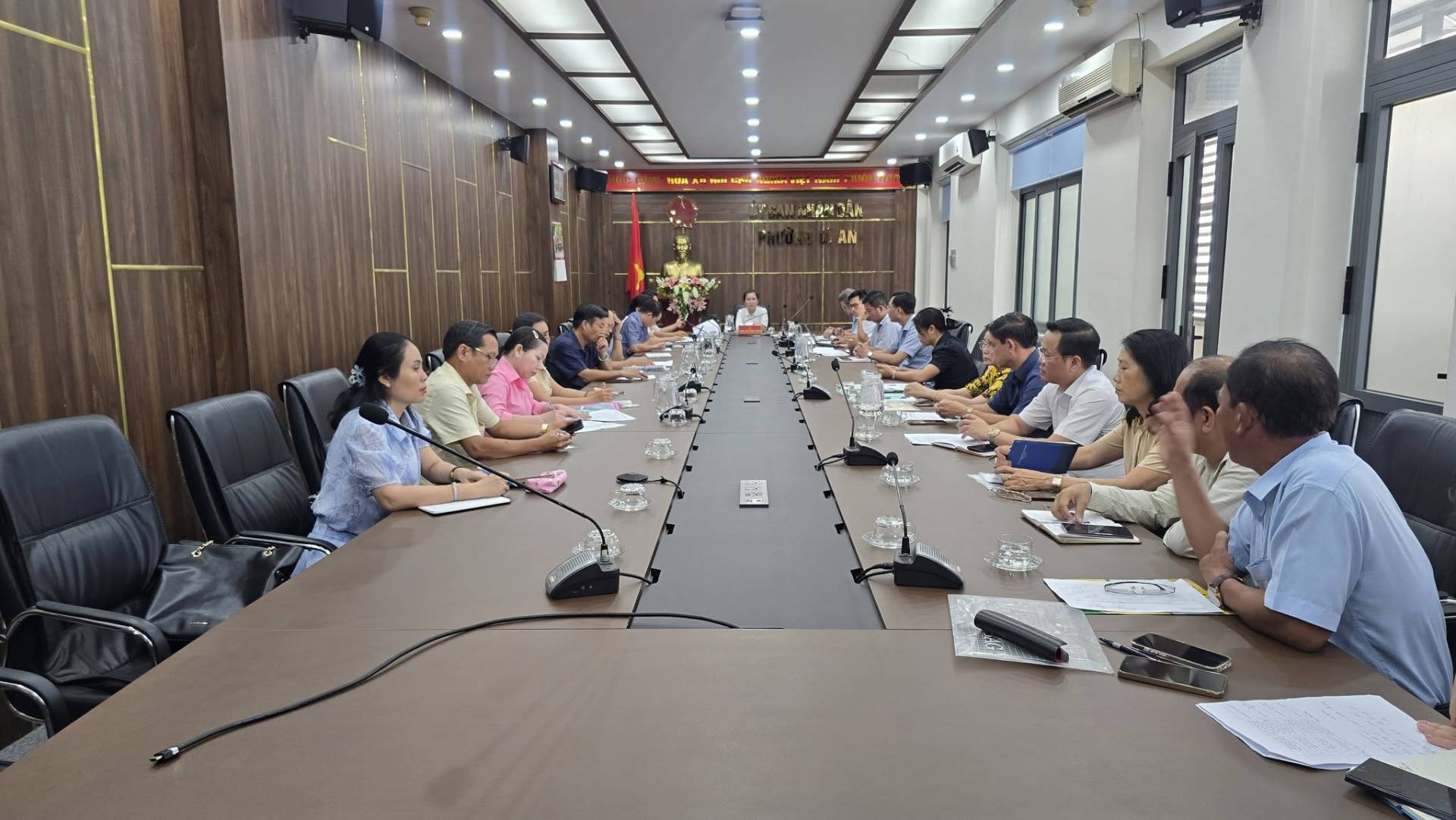 C&oacute; thể l&agrave; h&igrave;nh ảnh về học tập, b&agrave;n v&agrave; văn bản