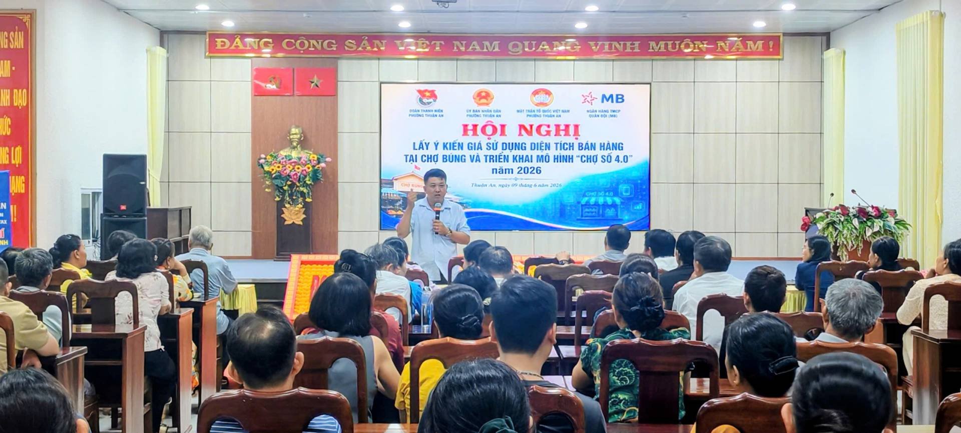 SẮP XẾP KINH DOANH CHỢ BÚNG VÀ TRIỂN KHAI MÔ HÌNH "CHỢ SỐ 4.0"