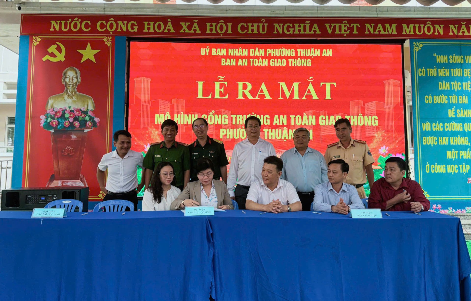 CỔNG TRƯỜNG AN TOÀN GIAO THÔNG TRÊN ĐỊA BÀN PHƯỜNG THUẬN AN