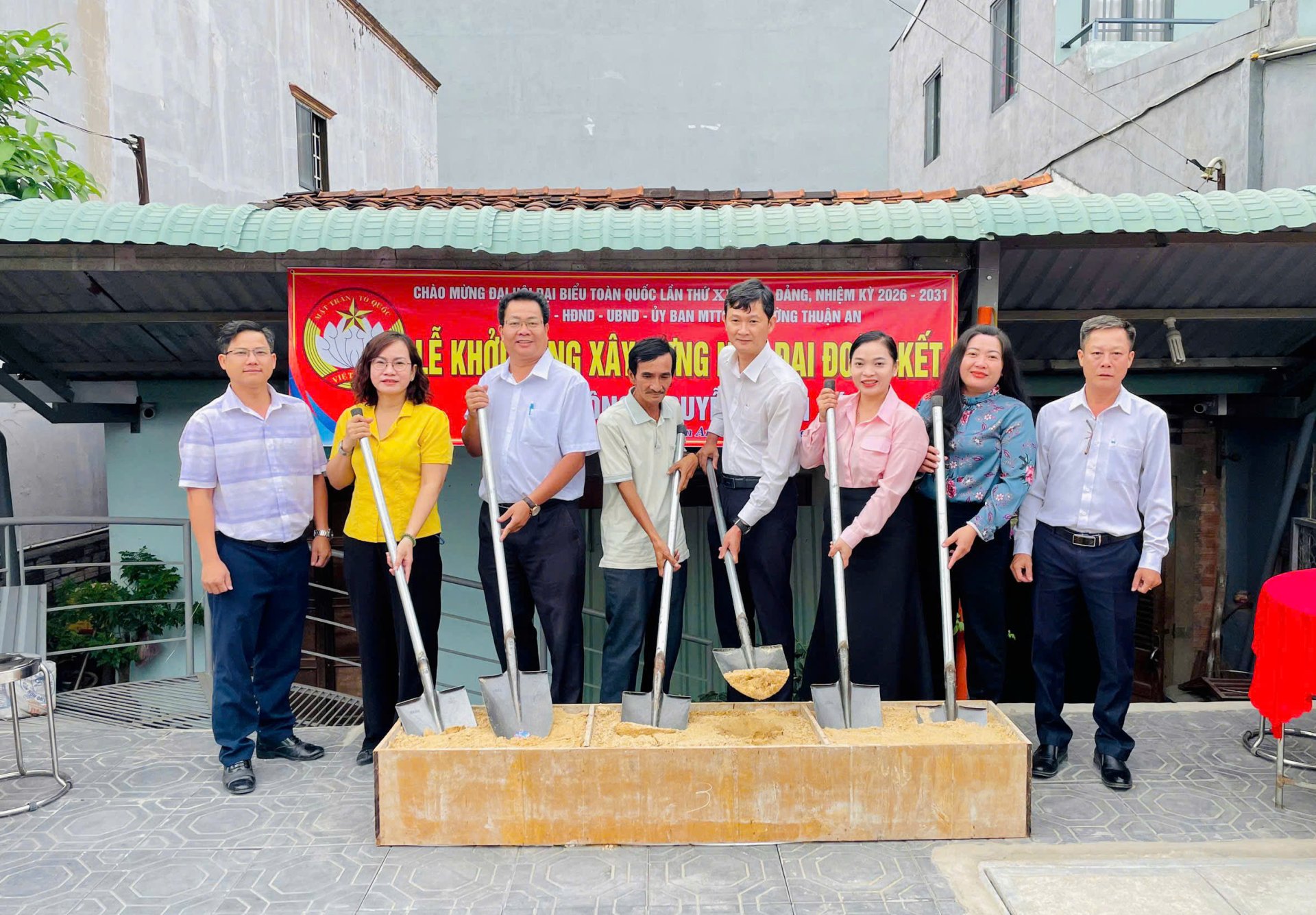 XÂY DỰNG NHÀ ĐẠI ĐOÀN KẾT CHO HỘ ÔNG NGUYỄN MINH SÁU