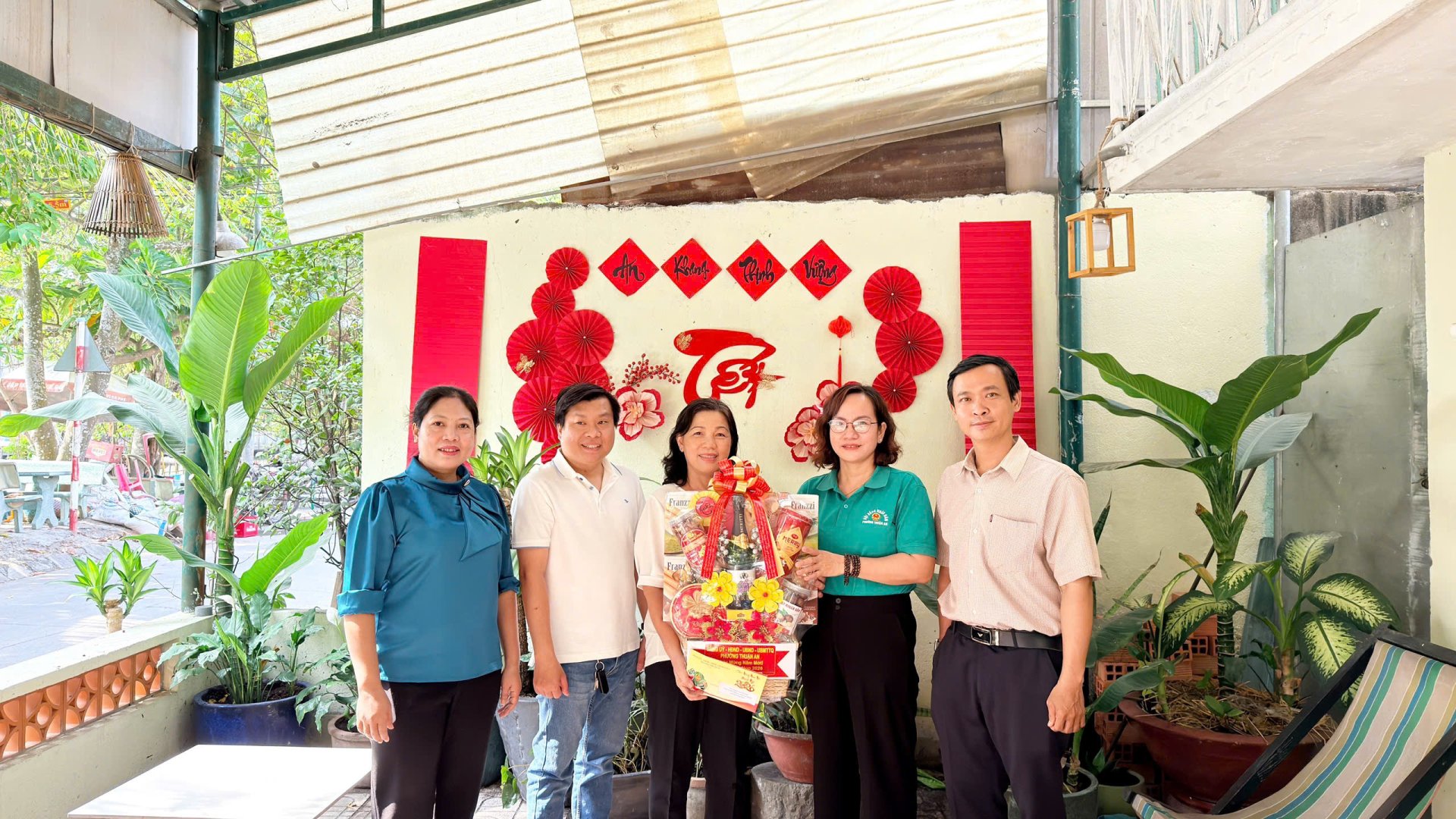 HỘI ĐỒNG NHÂN DÂN PHƯỜNG THĂM, CHÚC TẾT CÁC ĐỒNG CHÍ NGUYÊN LÃNH ĐẠO NHÂN DỊP XUÂN BÍNH NGỌ 2026