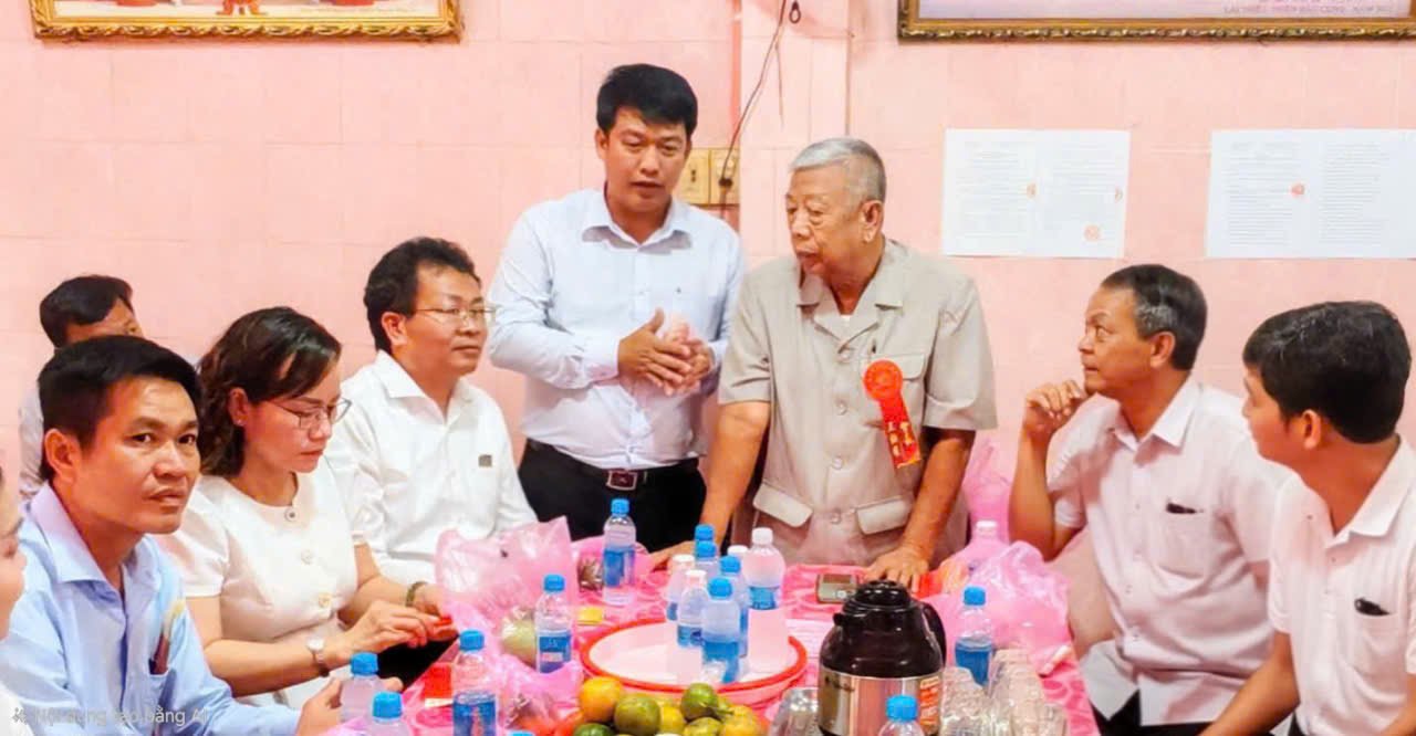 LÃNH ĐẠO PHƯỜNG THĂM VÀ CHÚC MỪNG BAN LIÊN LẠC NGƯỜI HOA VÀ BAN TRỊ SỰ MIẾU BÀ THIÊN HẬU NHÂN DỊP RẰM THÁNG GIÊNG NĂM 2026