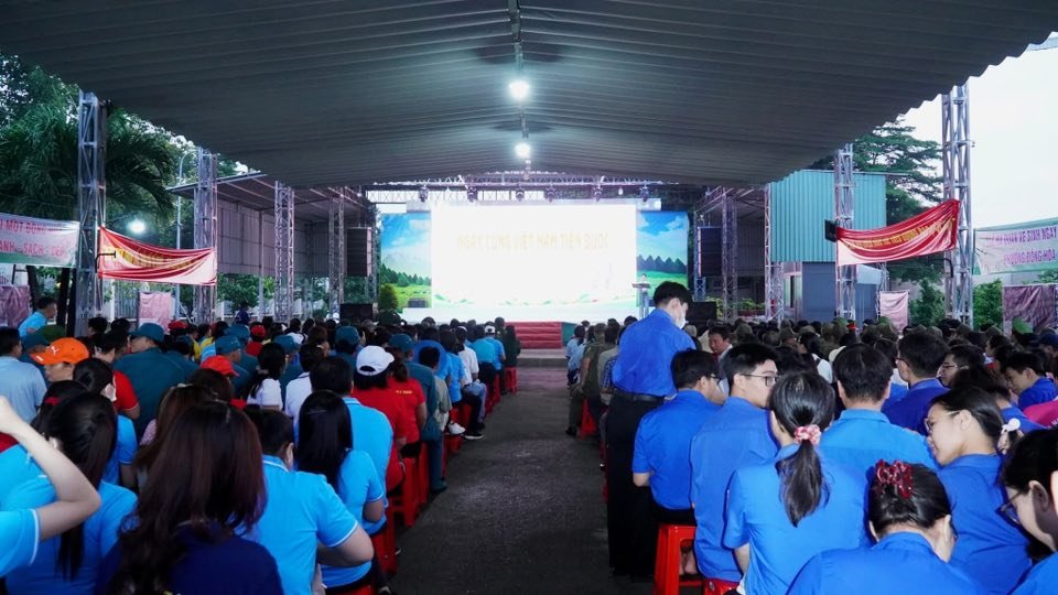 Phường Đông Hòa phát động "Ngày thứ Bảy văn minh đô thị" và hưởng ứng "Cùng Việt Nam tiến bước"