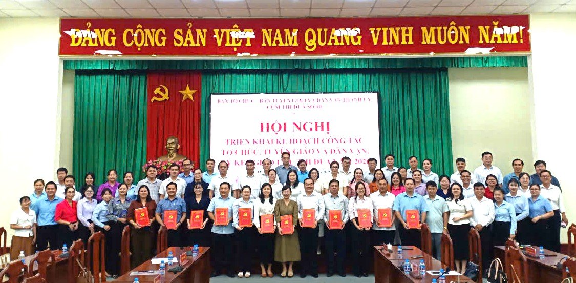 Ban Xây dựng Đảng - Cụm Thi đua 10 phát động và ký kết giao ước thi đua năm 2026