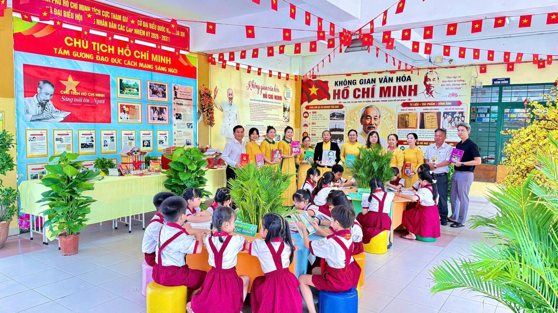 TRƯỜNG TIỂU HỌC TÂY BẮC LÂN TỔ CHỨC RA MẮT KHÔNG GIAN VĂN HÓA HỒ CHÍ MINH