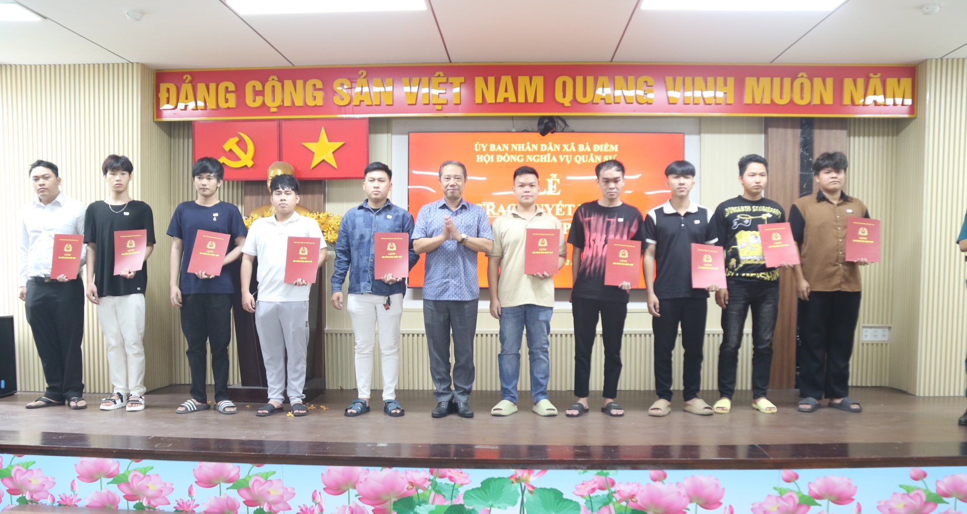 UBND xã Bà Điểm tổ chức Lễ trao Quyết định gọi công dân nhập ngũ năm 2026