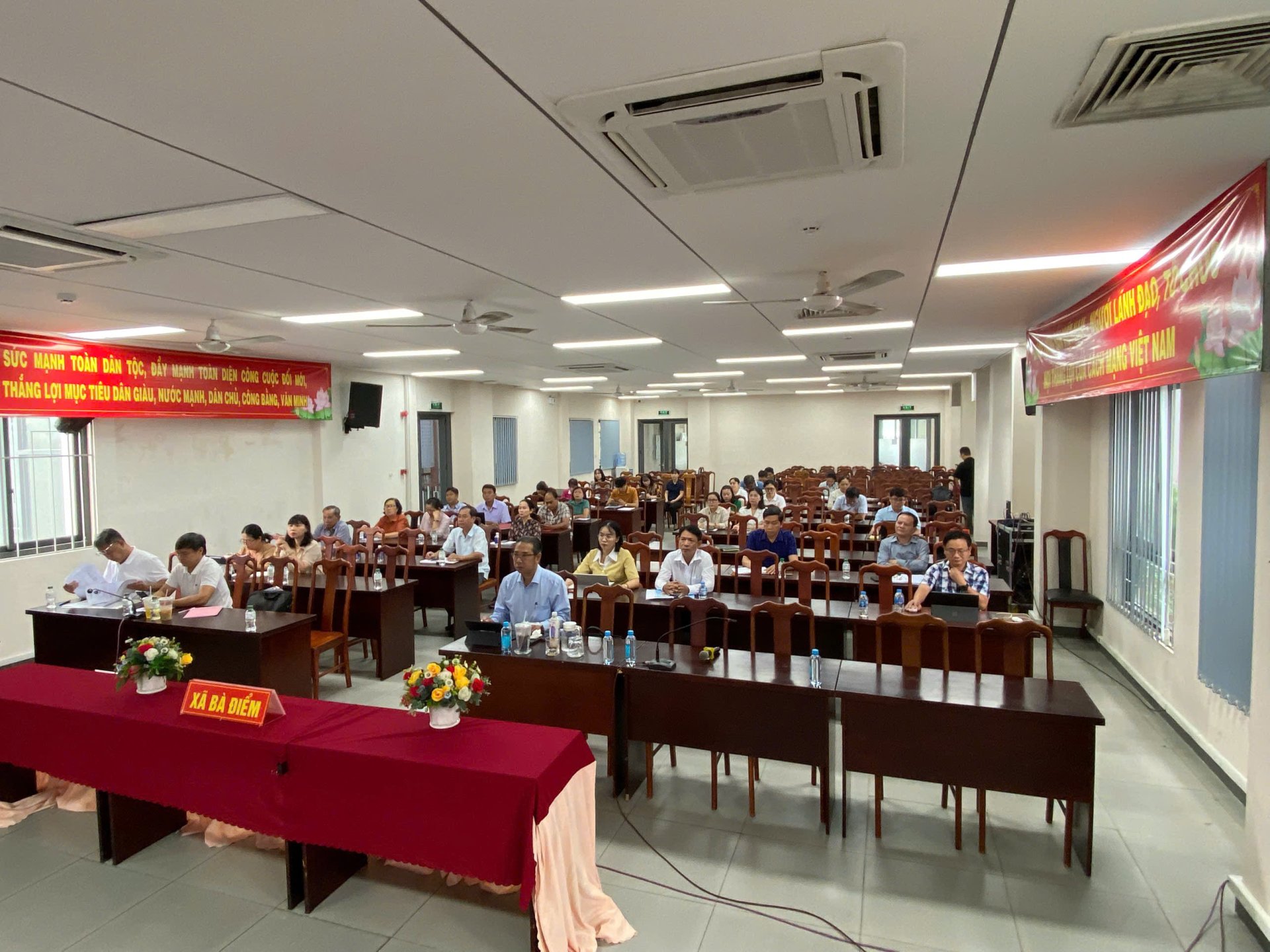 HỘI NGHỊ TRỰC TUYẾN KHAI GIẢNG LỚP BỒI DƯỠNG, CẬP NHẬT KIẾN THỨC, KỸ NĂNG VỀ CÔNG TÁC XÂY DỰNG ĐẢNG