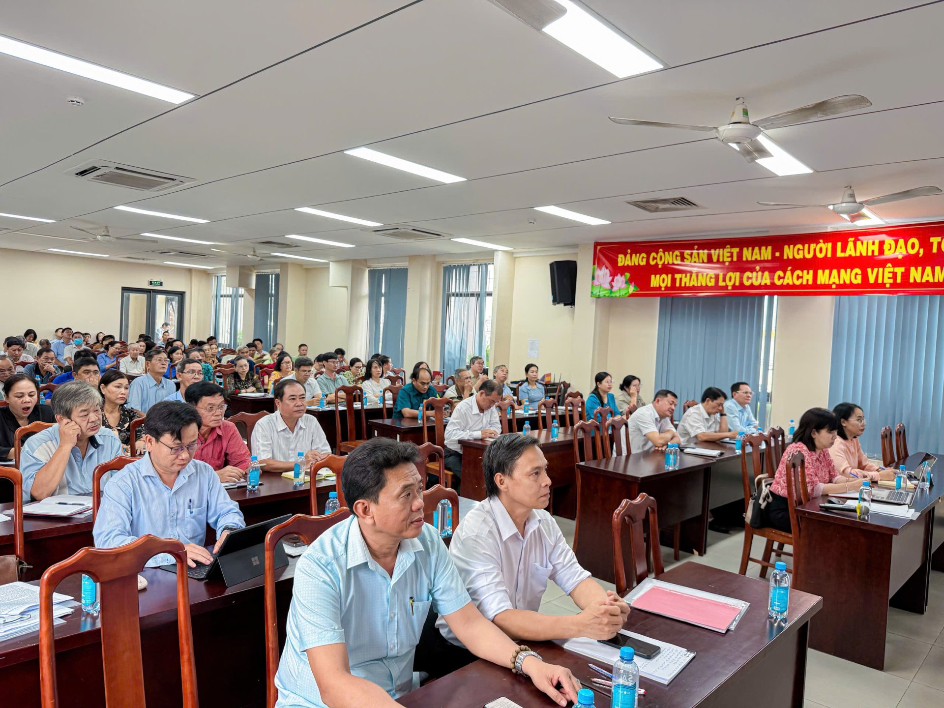 HỘI NGHỊ TRỰC TUYẾN PHÁT ĐỘNG CHIẾN DỊCH 15 NGÀY ĐÊM LÀM SẠCH, CHUẨN HÓA DỮ LIỆU TỔ CHỨC ĐẢNG, ĐẢNG VIÊN