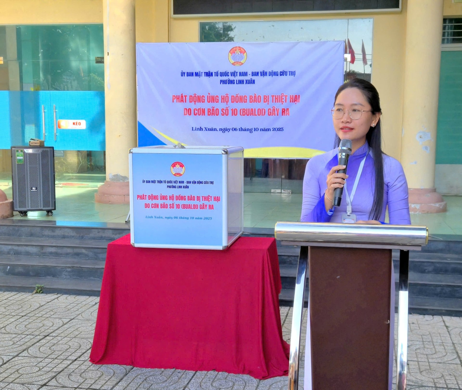 Bà Lê Thị Phương Anh - Chủ tịch Ủy ban Mặt trận Tổ quốc Việt Nam phường Linh Xuân phát động ủng hộ đồng bào bị thiệt hại do cơn bão số 10