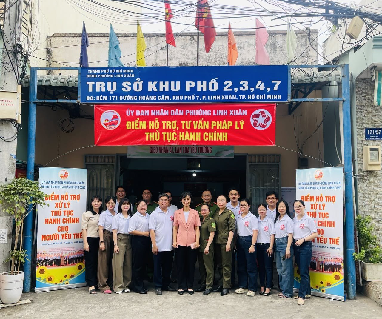 ĐƯA DỊCH VỤ CÔNG ĐẾN TẬN KHU PHỐ, HỖ TRỢ NHÓM NGƯỜI YẾU THẾ TIẾP CẬN THỦ TỤC HÀNH CHÍNH