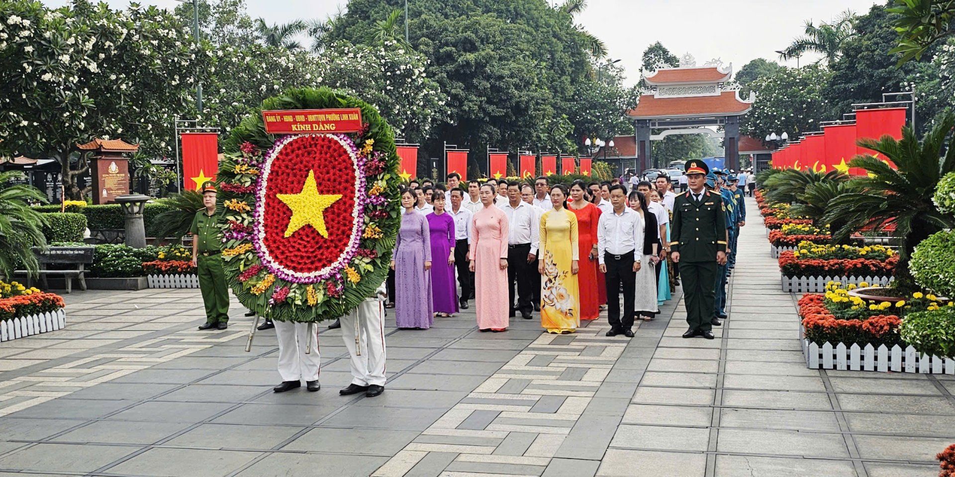 DÂNG HOA, DÂNG HƯƠNG TƯỞNG NIỆM CÁC ANH HÙNG LIỆT SĨ NHÂN KỶ NIỆM 51 NĂM NGÀY GIẢI PHÓNG MIỀN NAM