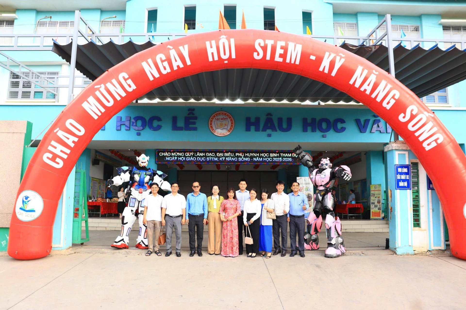 TRƯỜNG TIỂU HỌC LẠC HỒNG TỔ CHỨC NGÀY HỘI "TRẢI NGHIỆM GIÁO DỤC STEM - KỸ NĂNG SỐNG" CHO HỌC SINH