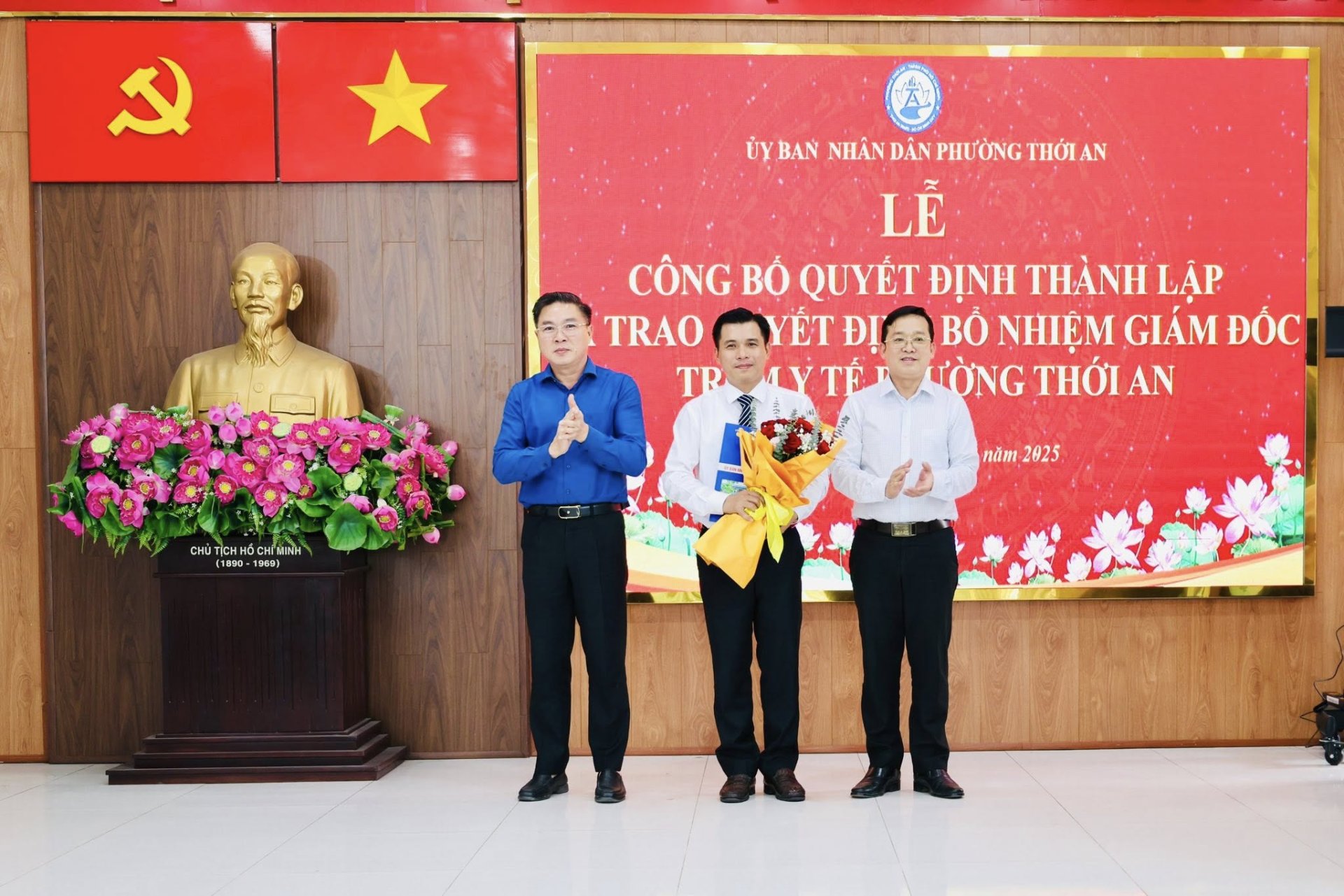 LỄ CÔNG BỐ QUYẾT ĐỊNH THÀNH LẬP VÀ TRAO QUYẾT ĐỊNH BỔ NHIỆM GIÁM ĐỐC TRẠM Y TẾ PHƯỜNG THỚI AN