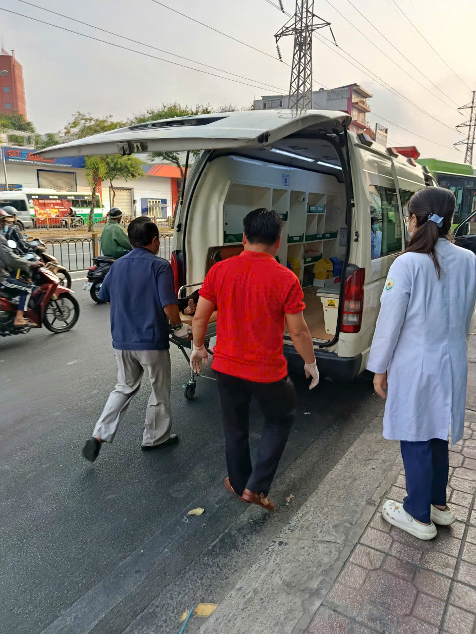 H&igrave;nh ảnh tại hiện trường cứu nạn