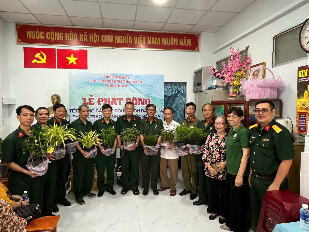 HỘI CỰU CHIẾN BINH PHƯỜNG PHÚ LÂM HƯỞNG ỨNG TẾT TRỒNG CÂY “ĐỜI ĐỜI NHỚ ƠN BÁC HỒ”