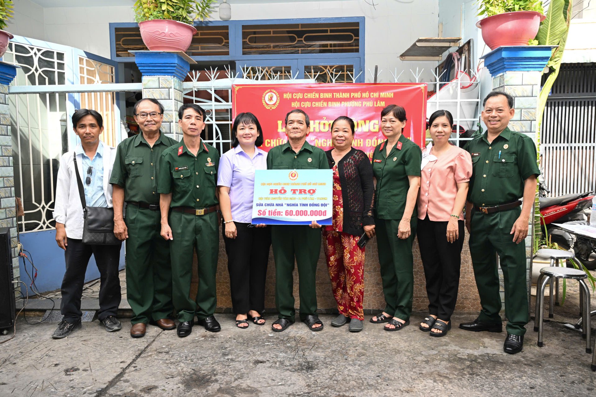 KHỞI CÔNG SỬA CHỮA NHÀ "NGHĨA TÌNH ĐỒNG ĐỘI" - ẤM ÁP TÌNH ĐỒNG CHÍ, NGHĨA ĐỒNG BÀO