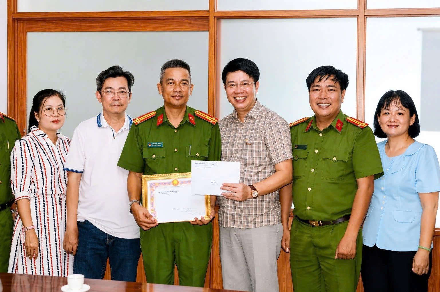 THĂM, ĐỘNG VIÊN LỰC LƯỢNG CÔNG AN TRONG CAO ĐIỂM 45 NGÀY ĐÊM