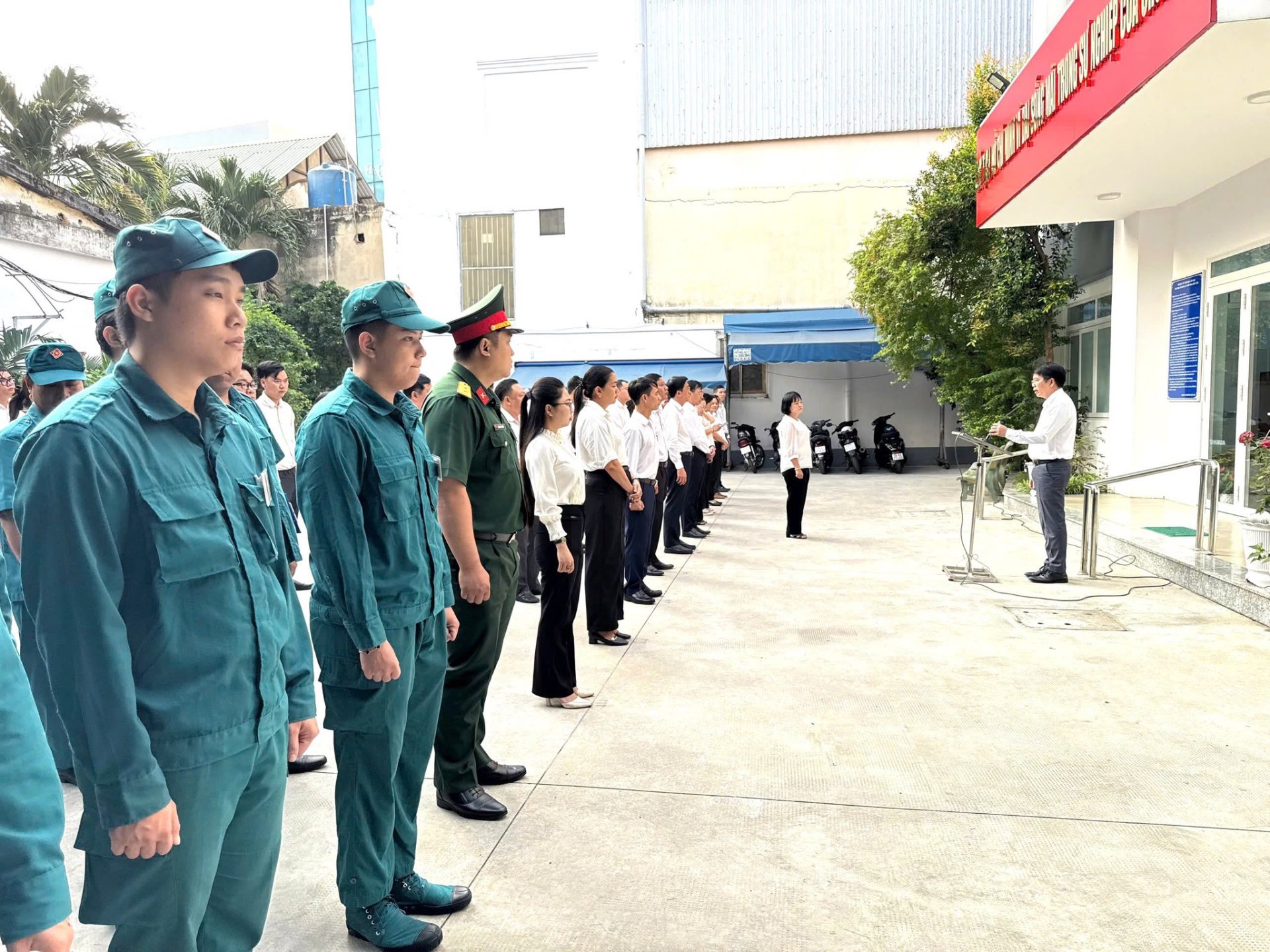LỄ CHÀO CỜ ĐẦU TUẦN VÀ RA MẮT ĐỒNG CHÍ CHỈ HUY TRƯỞNG BAN CHQS PHƯỜNG PHÚ LÂM