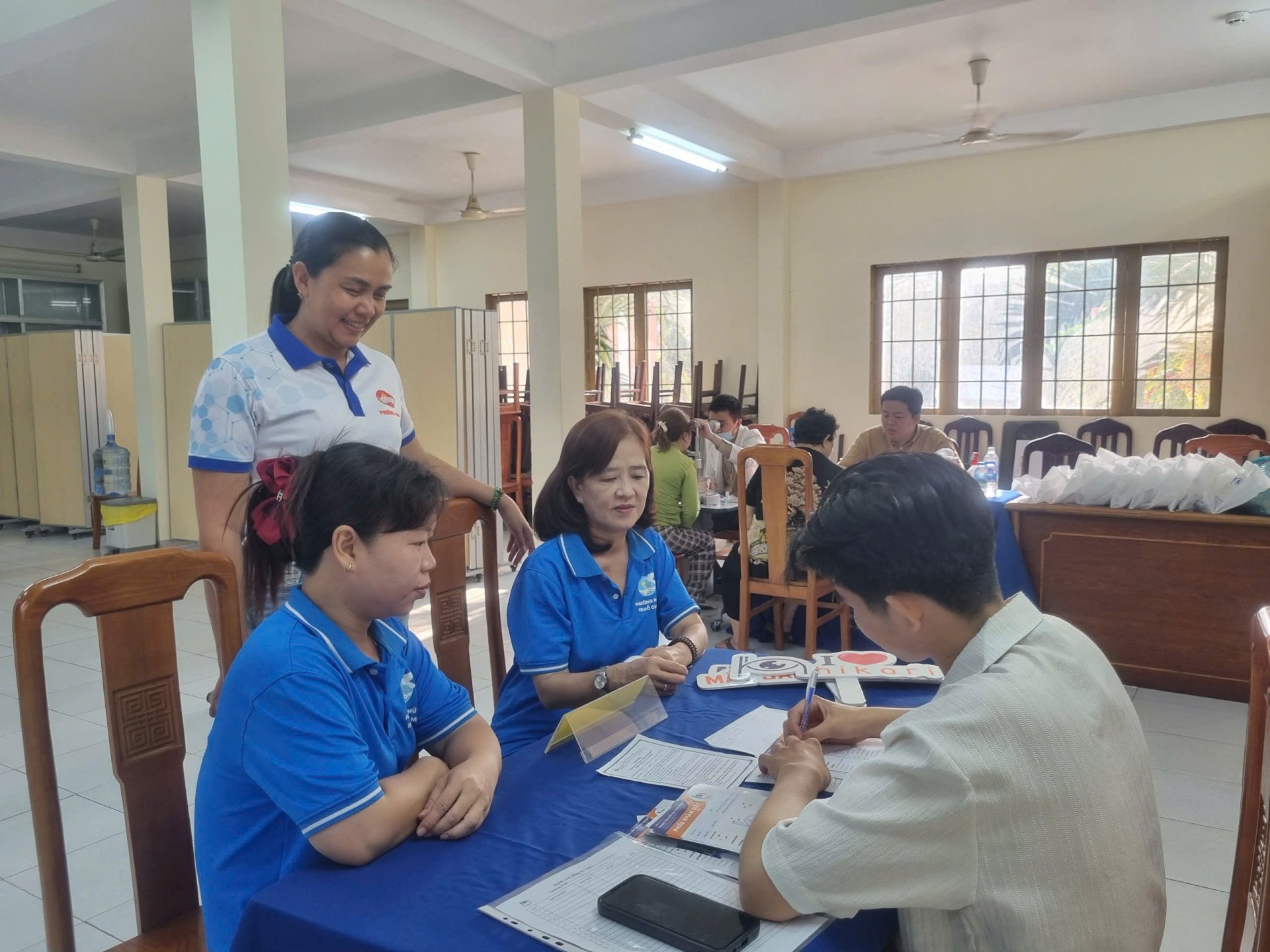 CHĂM LO SỨC KHỎE MẮT CHO NHÂN DÂN TRÊN ĐỊA BÀN PHƯỜNG