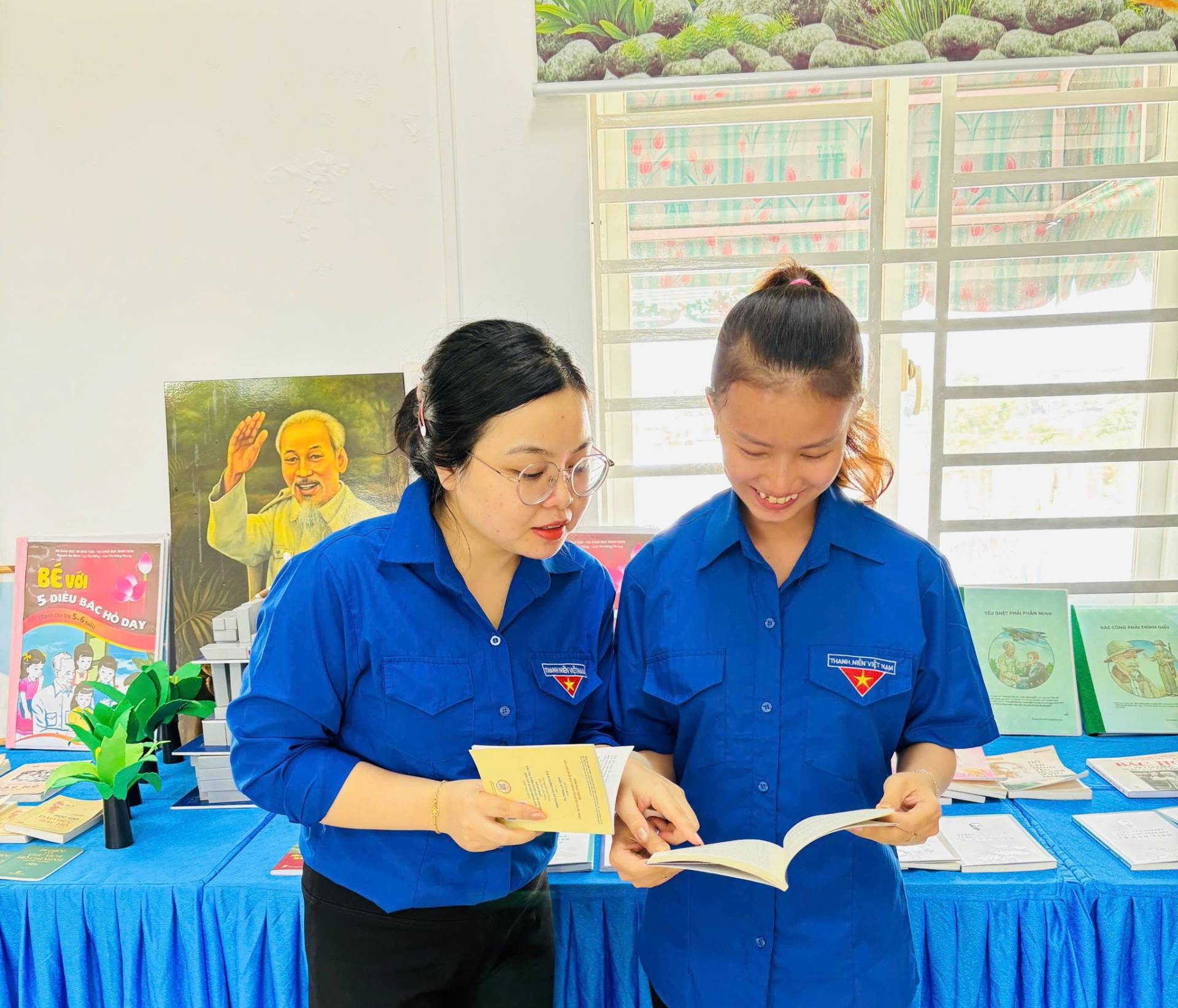 C&oacute; thể l&agrave; h&igrave;nh ảnh về học tập, đồ chơi trẻ em v&agrave; văn bản