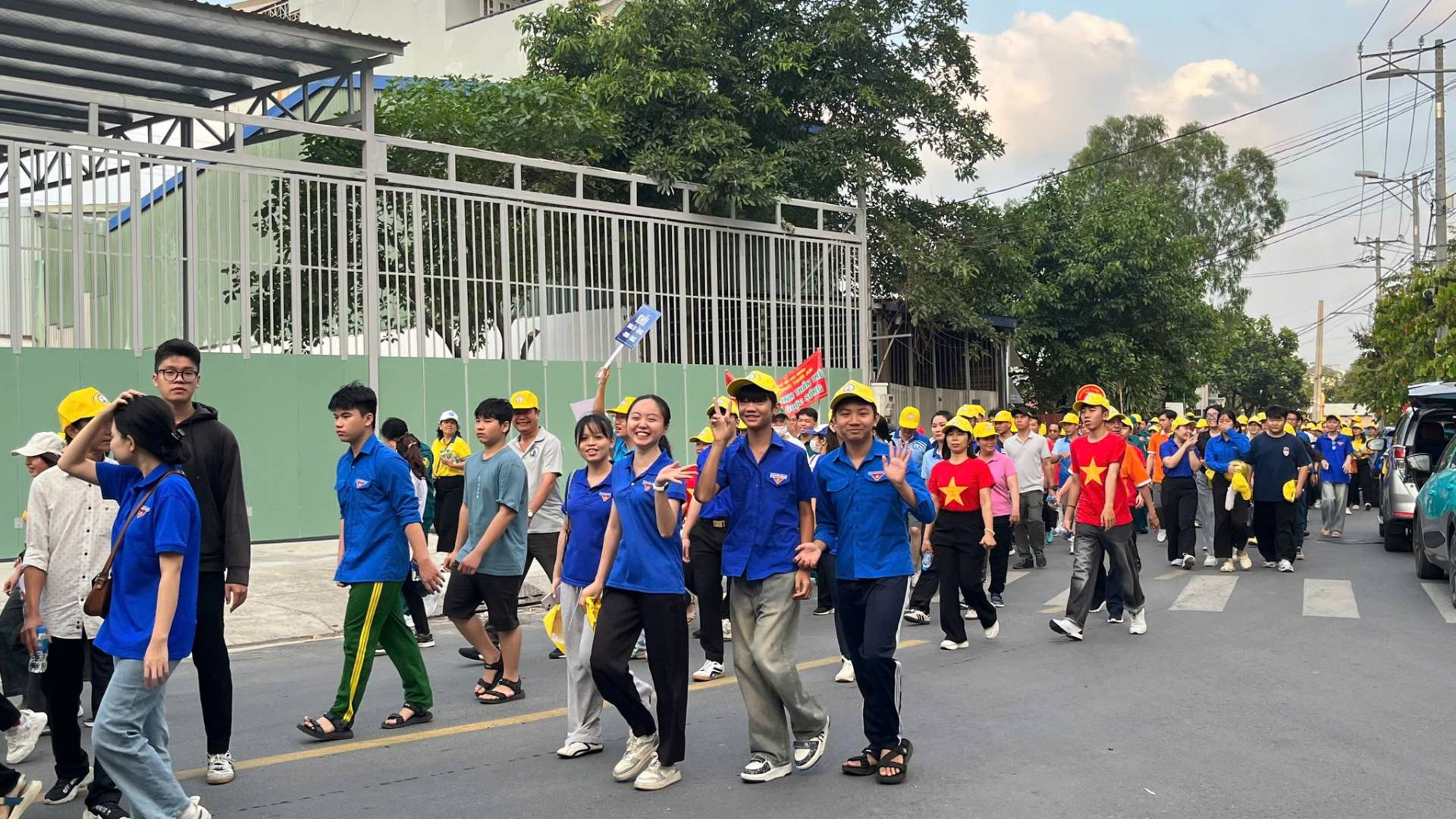 C&oacute; thể l&agrave; h&igrave;nh ảnh về một hoặc nhiều người