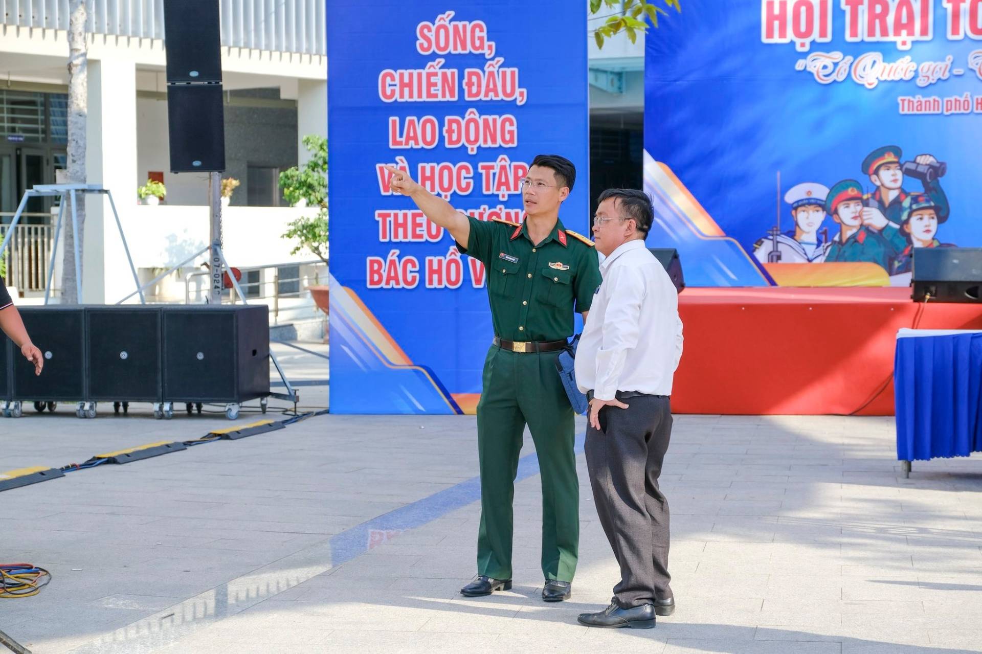 C&oacute; thể l&agrave; h&igrave;nh ảnh về một hoặc nhiều người v&agrave; văn bản cho biết 'HỌI TRẠI T च Vutegri Th&agrave;nh Thanhnd DhO SỐNG, CHIẾN ĐẤU, LAO ĐỘNG V&agrave; HOC T&Acirc;P THE ลน B&Aacute;C B&Aacute;CH&Ocirc; HO'