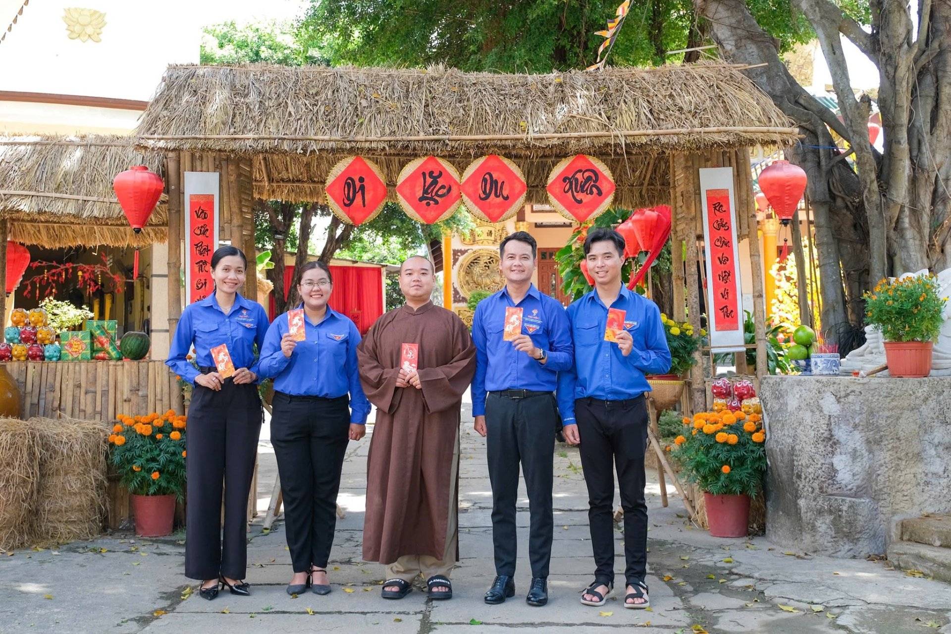 THĂM VÀ CHÚC MỪNG CÁC CHỨC SẮC TÔN GIÁO NHÂN DỊP NĂM MỚI VÀ RẰM THÁNG GIÊNG