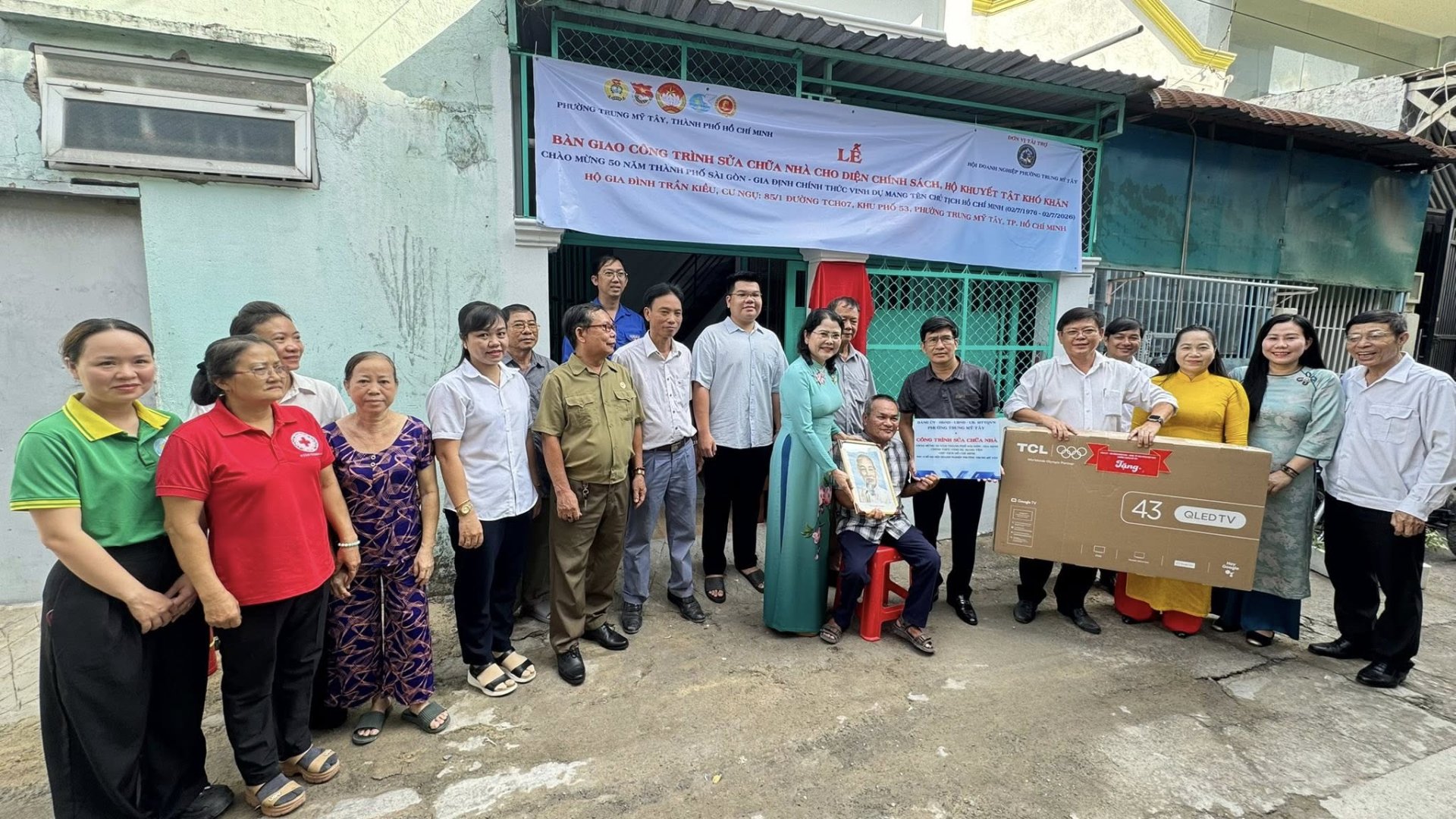 LỄ BÀN GIAO CÔNG TRÌNH SỬA CHỮA NHÀ CHO HỘ DIỆN CHÍNH SÁCH, KHUYẾT TẬT KHÓ KHĂN TẠI KHU PHỐ 53 PHƯỜNG TRUNG MỸ TÂY