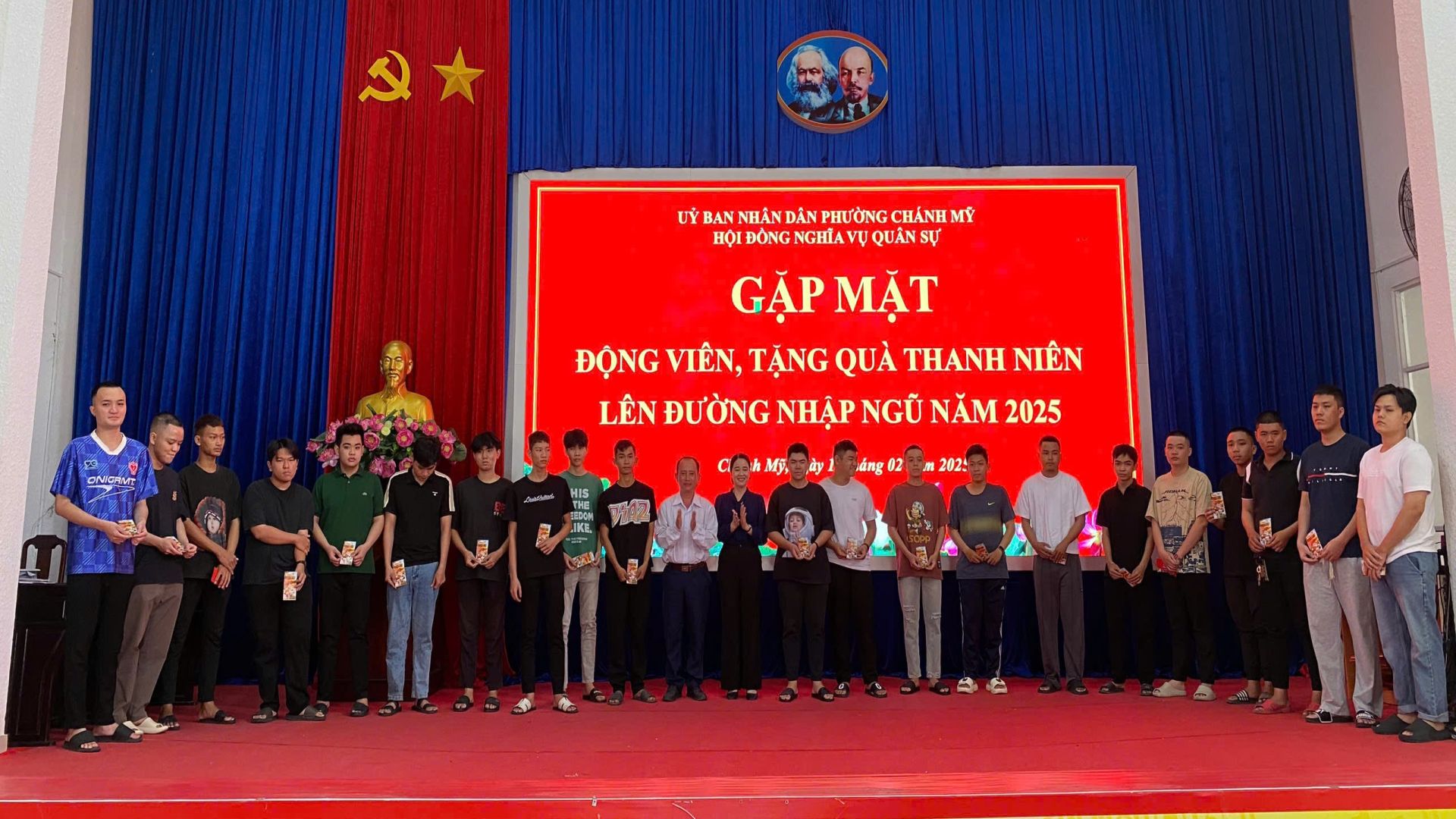 PHƯỜNG CHÁNH MỸ: GẶP MẶT TẶNG QUÀ, ĐỘNG VIÊN CHO THANH NIÊN LÊN ĐƯỜNG NHẬP NGŨ 2025