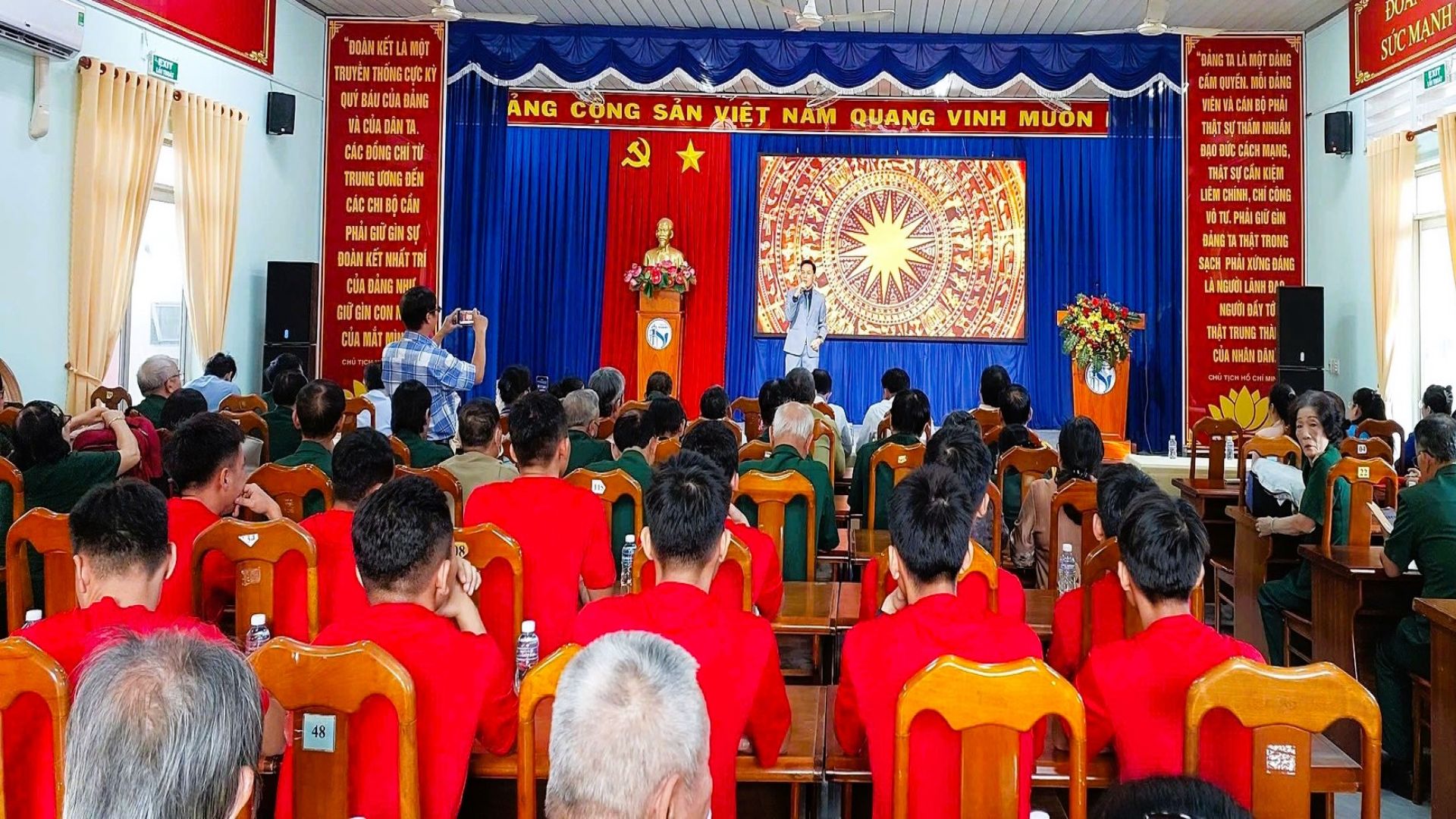 Tổ chức Chương trình liên hoan giao lưu văn nghệ Chào mừng Đại hội Đảng bộ phường chánh nghĩa, lần thứ XI, nhiệm kỳ 2025 - 2030