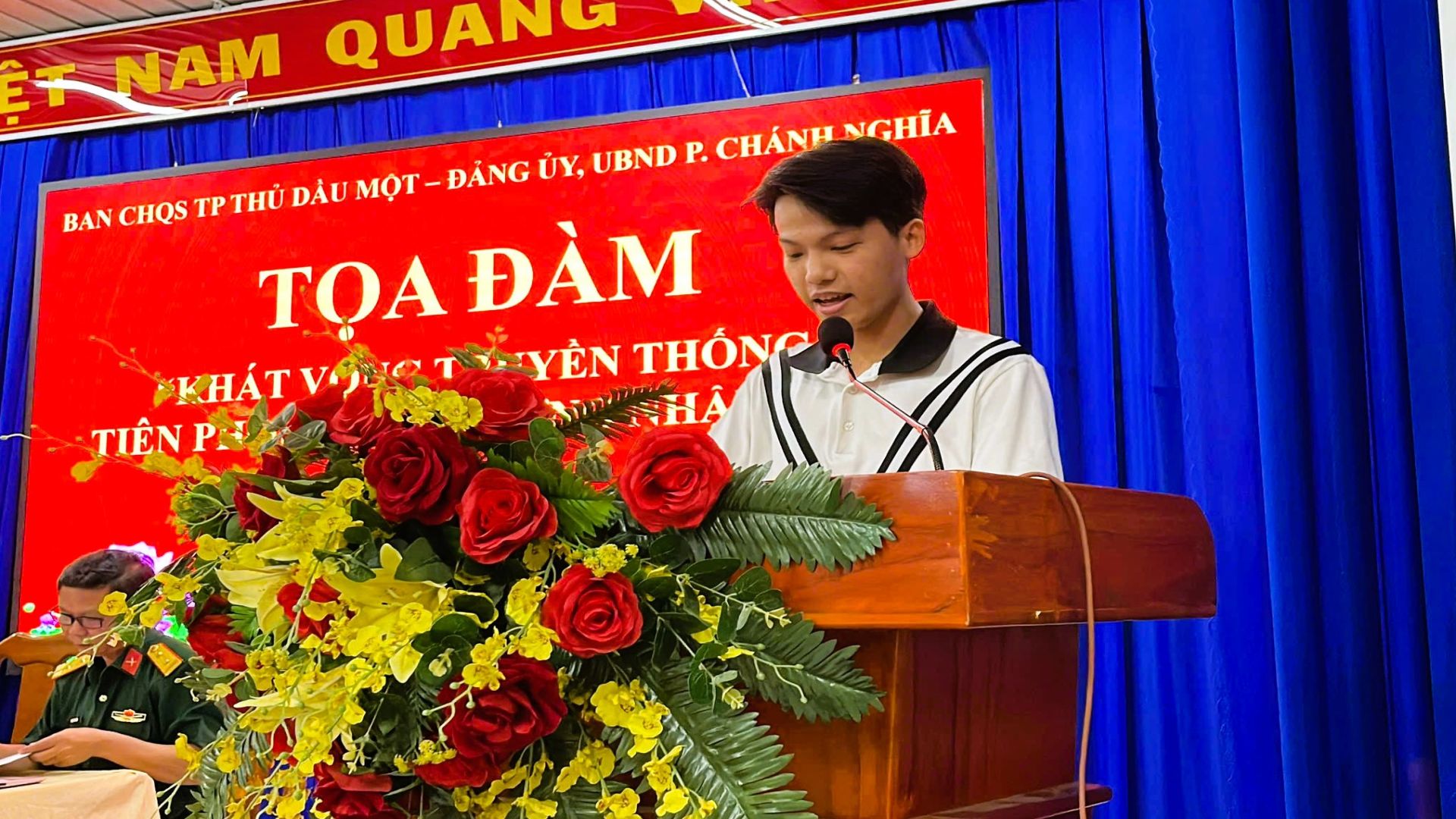 Tổ chức toạ đàm và trao lệnh gọi khám sức khoẻ năm 2025