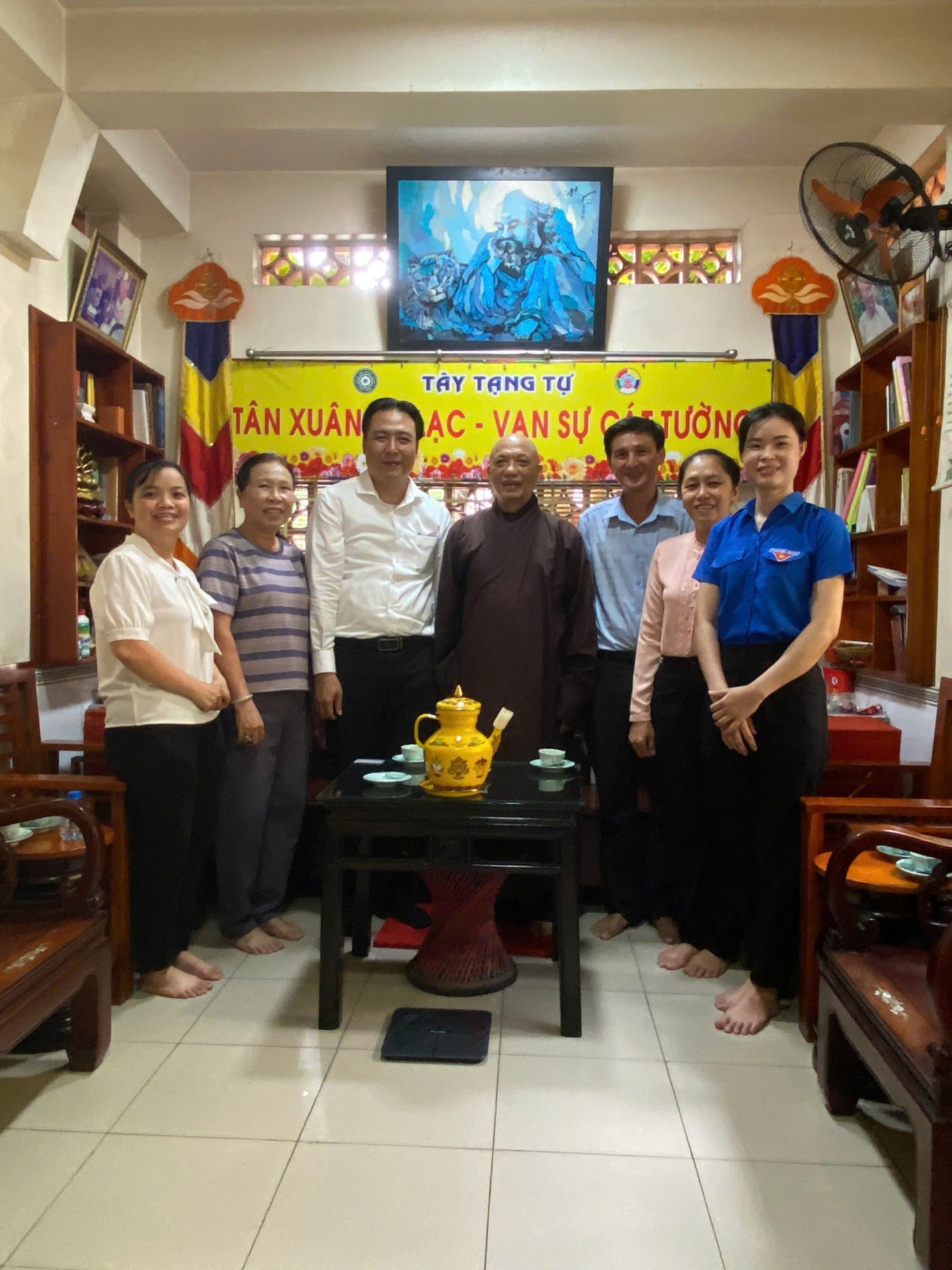 Lãnh đạo Đảng ủy - HĐND - UBND - UBMTTQVN phường Chánh Nghĩa thăm các chùa nhân dịp Lễ Phật đản (Phật lịch 2569 - Dương lịch 2025);