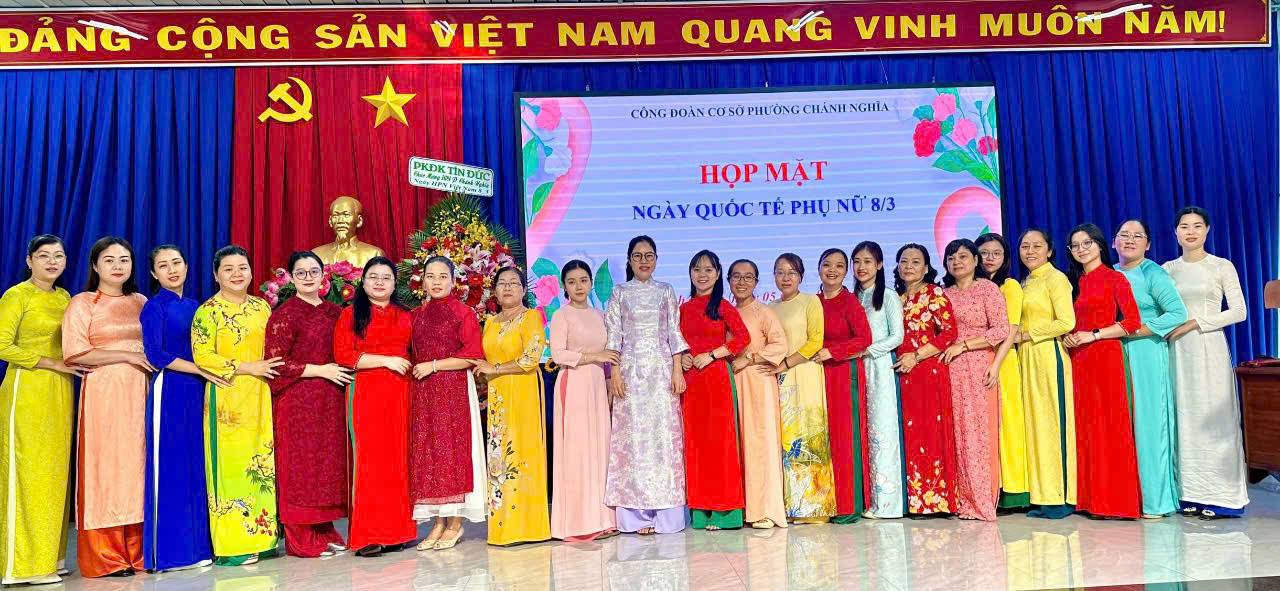 Công đoàn cơ sở phường Chánh Nghĩa “Hưởng ứng tuần lễ áo dài năm 2025”