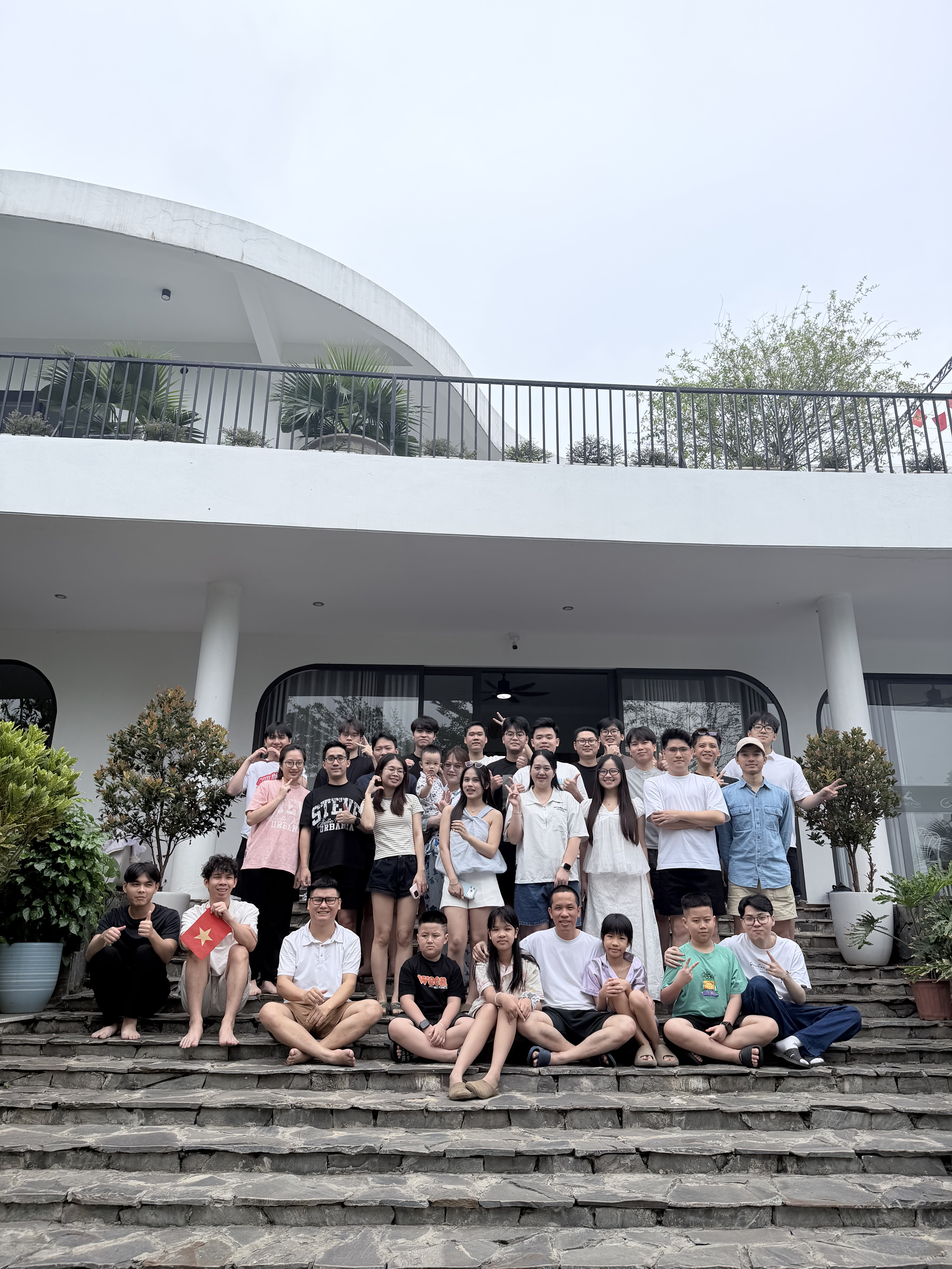 Được đồng nghiệp yêu mến, hoá ra là một trong những thứ giúp tôi còn trụ được với nghề cho tới giờ