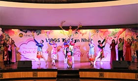 VIAGS 3 miền tưng bừng chúc mừng chị em